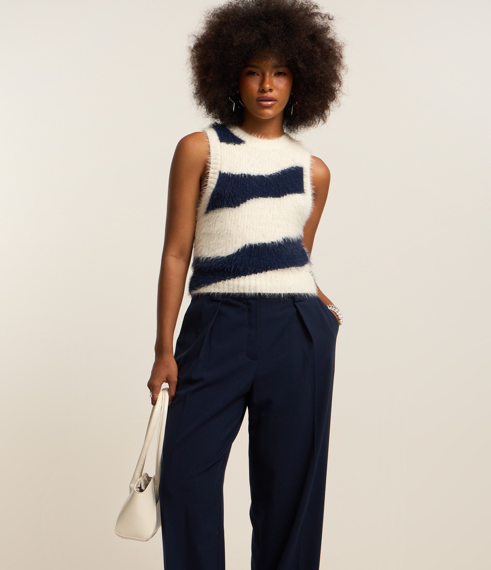 Calça Reta em Alfaiataria com Friso Azul Marinho 2