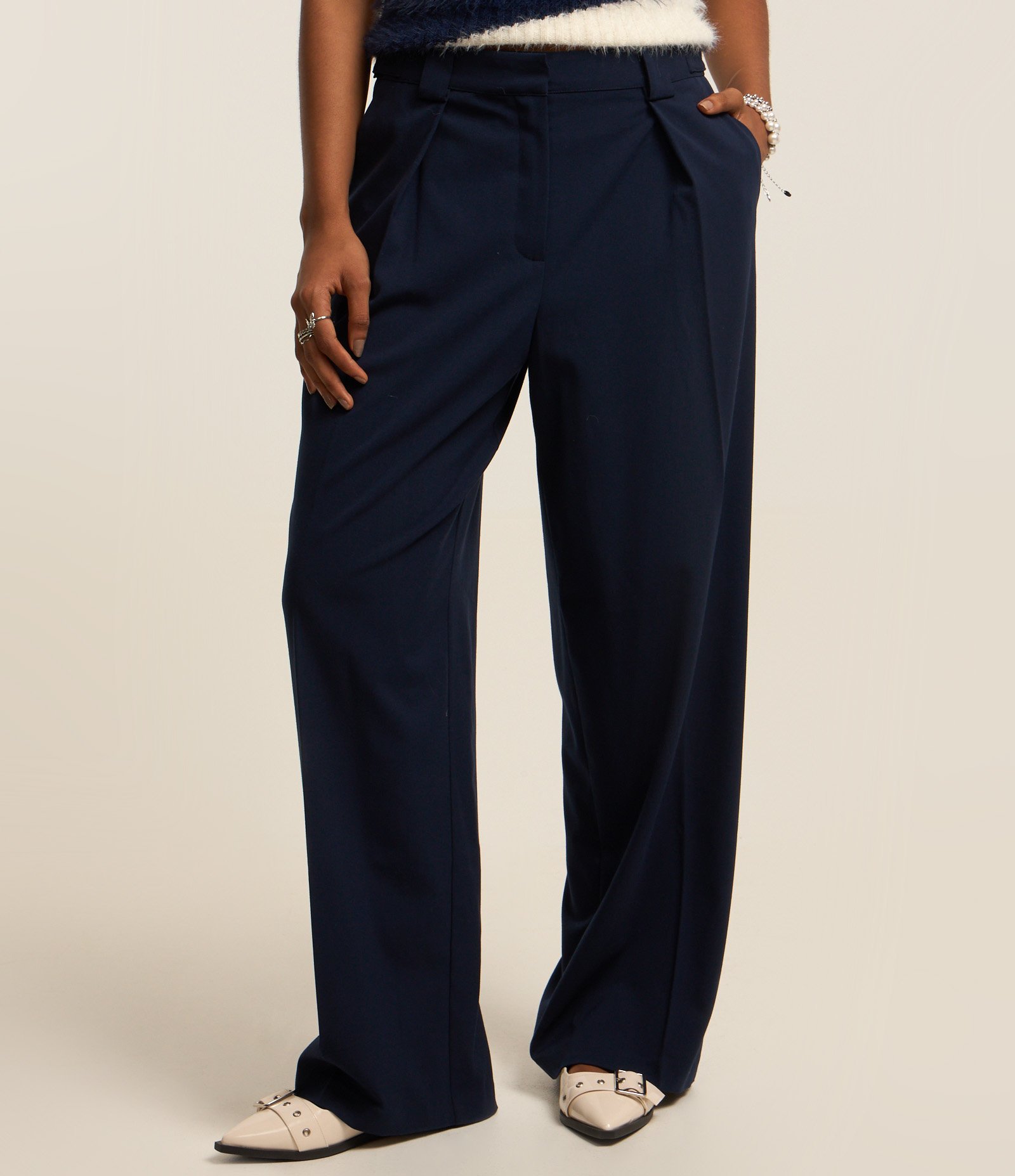 Calça Reta em Alfaiataria com Friso Azul Marinho 3
