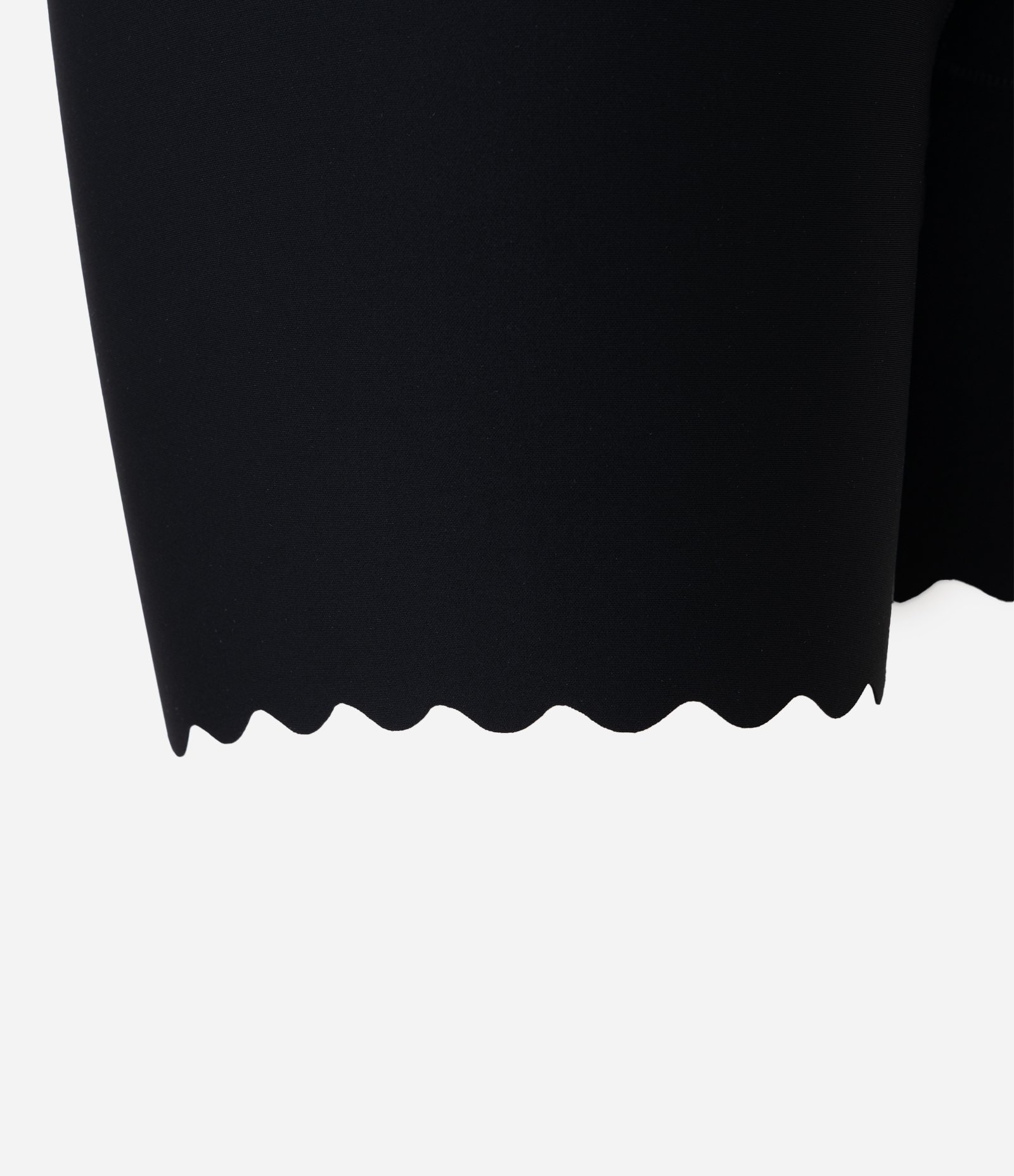 Bermuda Modeladora em Microfibra Com Borda Nuvem Preto 7