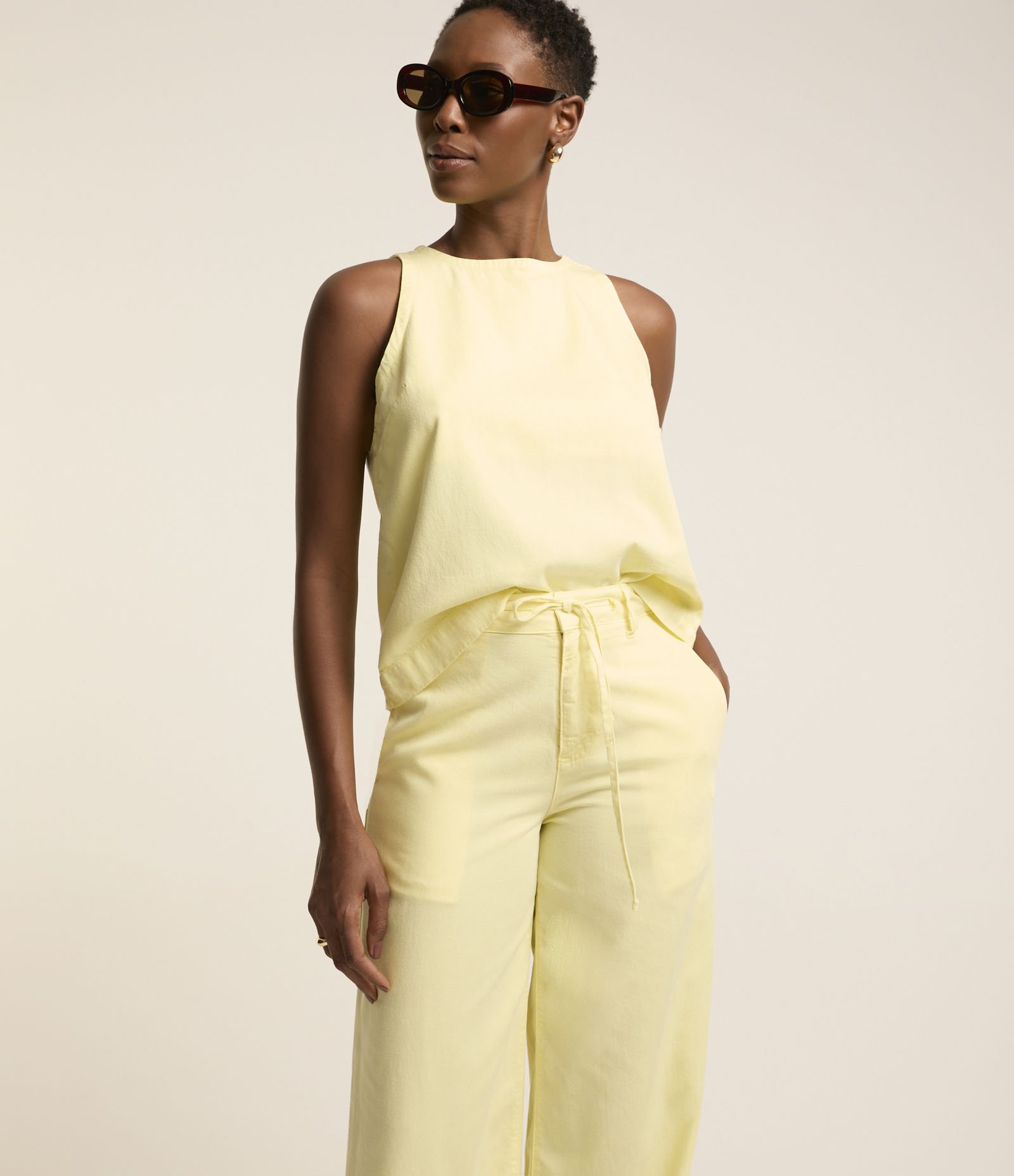 Calça Wide Leg em Sarja com Cordão no Cós Amarelo 2