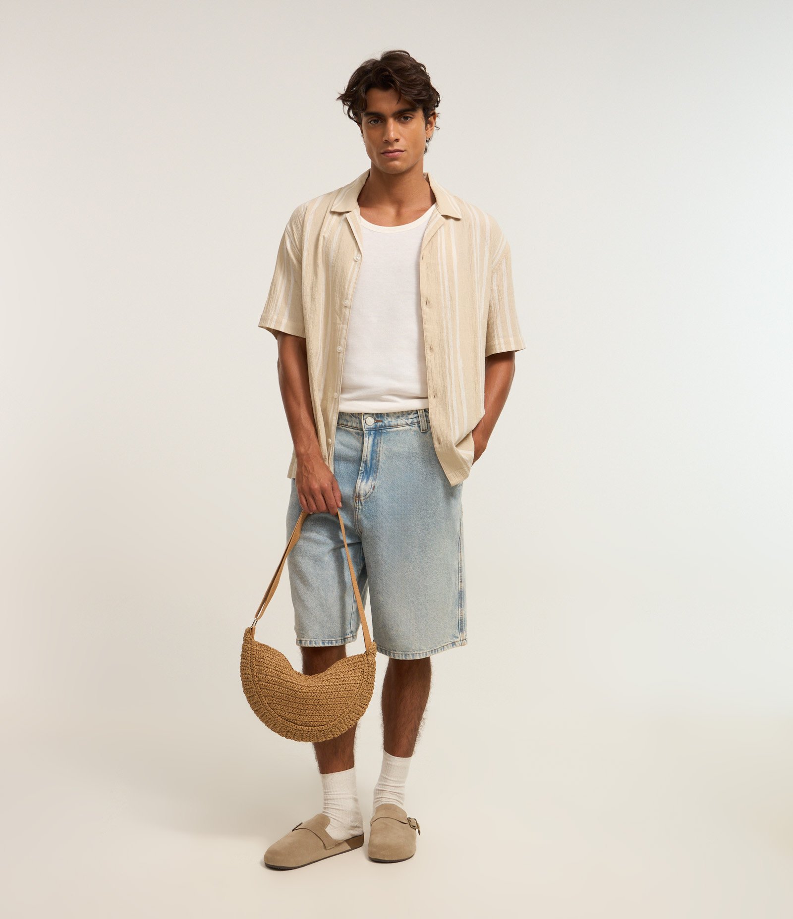 Camisa Relaxed em Tricoline com Estampa de Listras Rústicas Bege 2