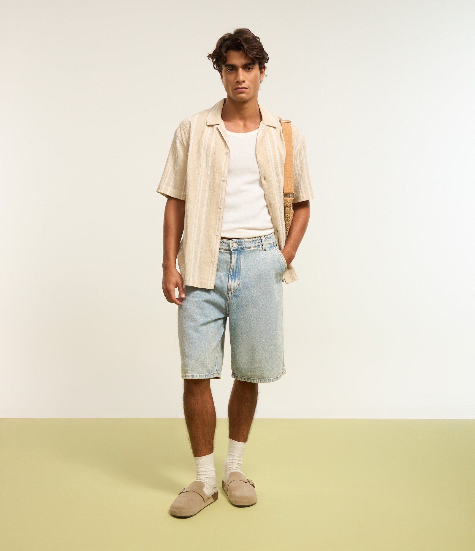 Camisa Relaxed em Tricoline com Estampa de Listras Rústicas Bege 5