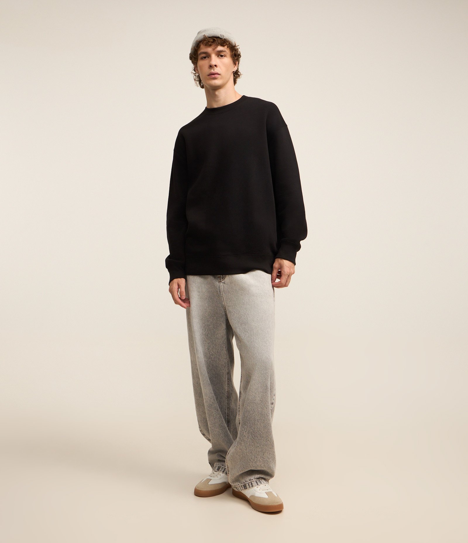 Casaco Relaxed Básico em Moletom Preto 2