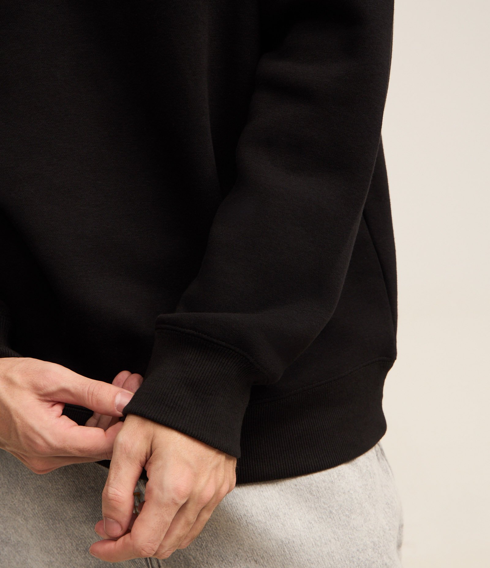 Casaco Relaxed Básico em Moletom Preto 3