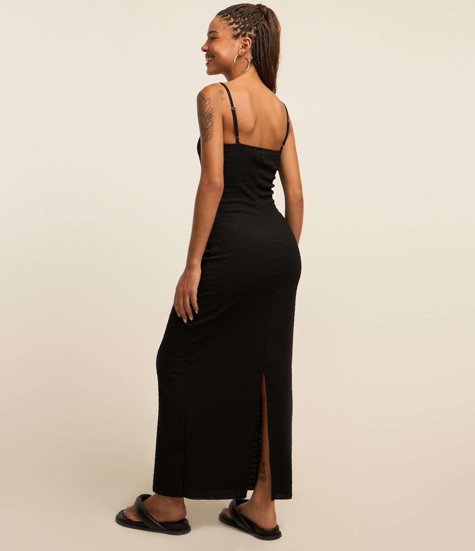 Vestido New Midi Texturizado com Fenda Preto 4