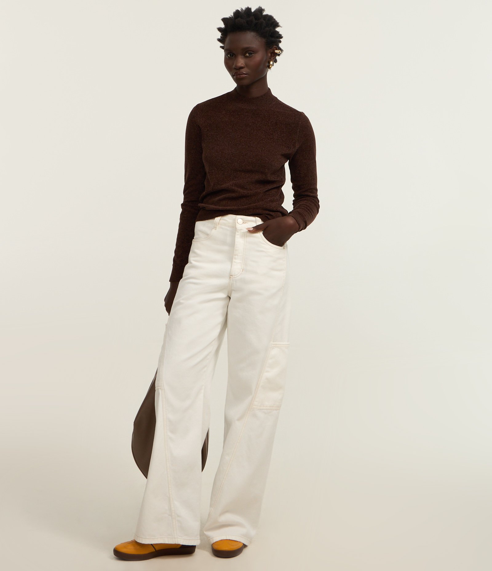 Blusa em Chenille com Gola Altinha Marrom 2