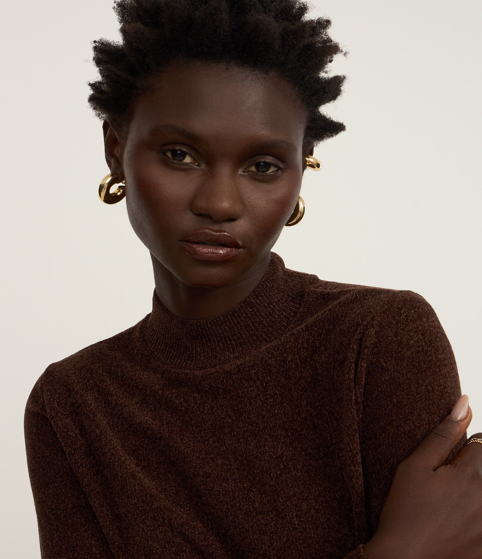 Blusa em Chenille com Gola Altinha Marrom 3