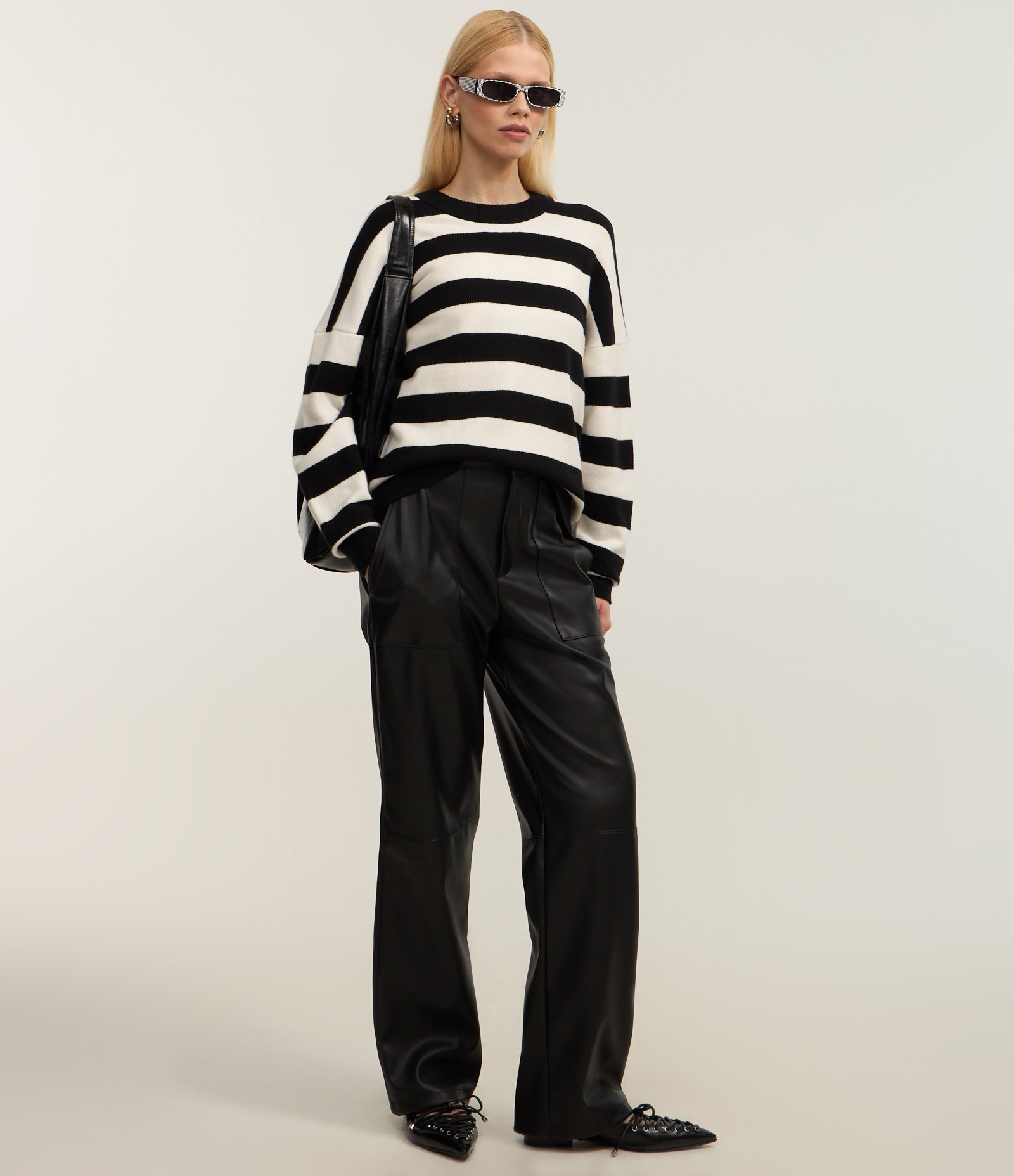 Casaco Regular com Listras e Textura Jacquard Preto/Branco 2