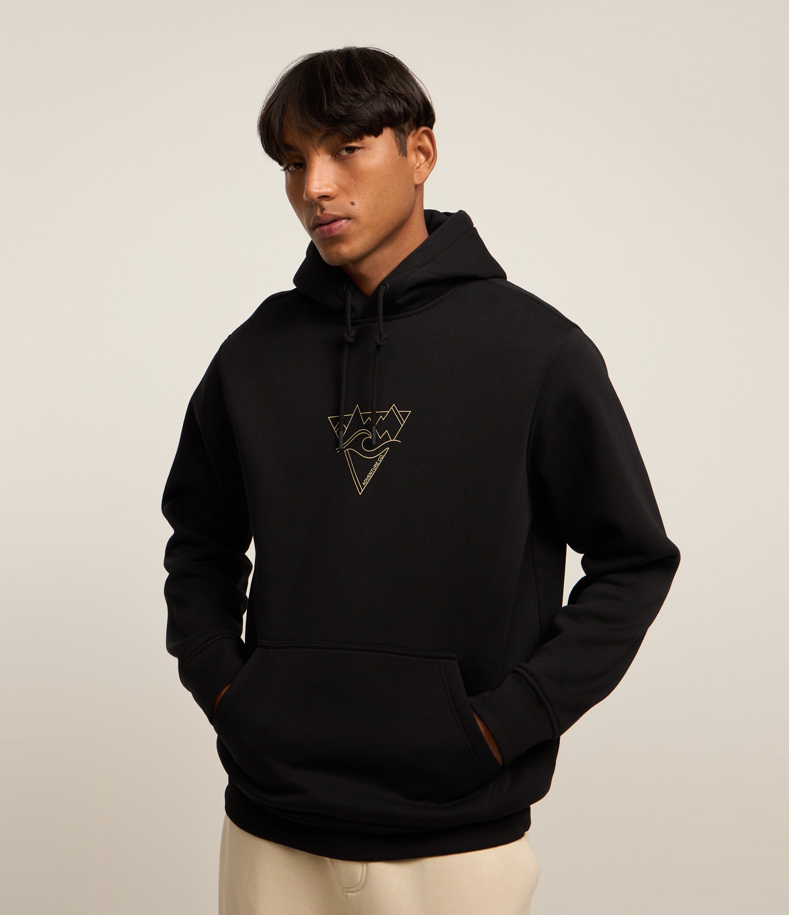 Blusão Comfort em Moletom com Estampa de Triângulo Preto 3