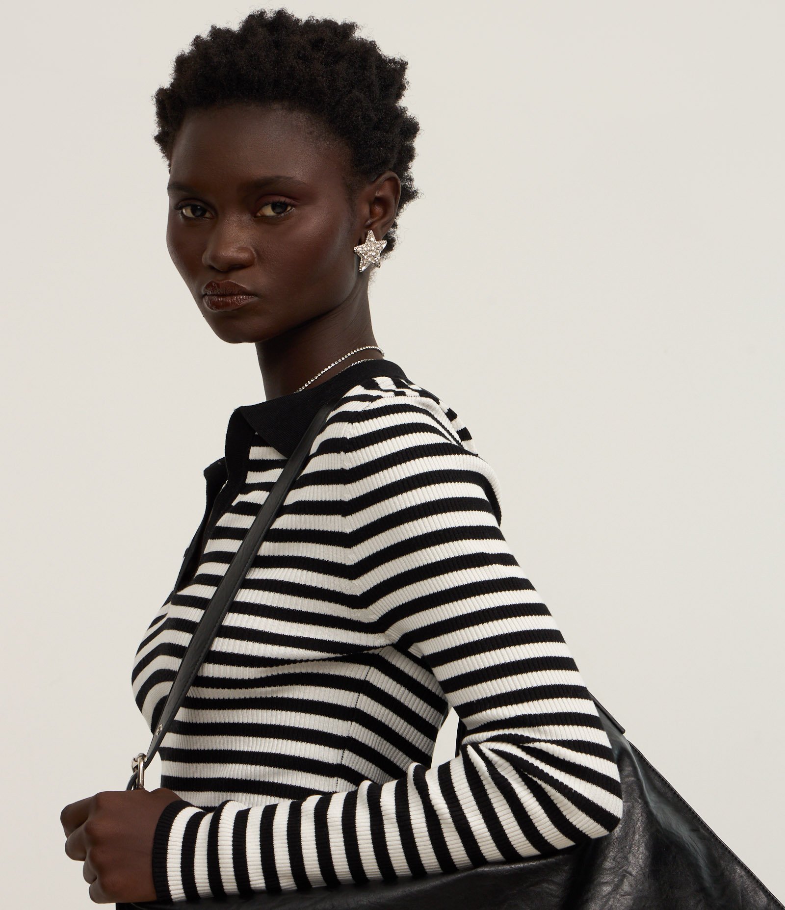 Blusa em Tricô Listrado com Gola Polo Preto 3