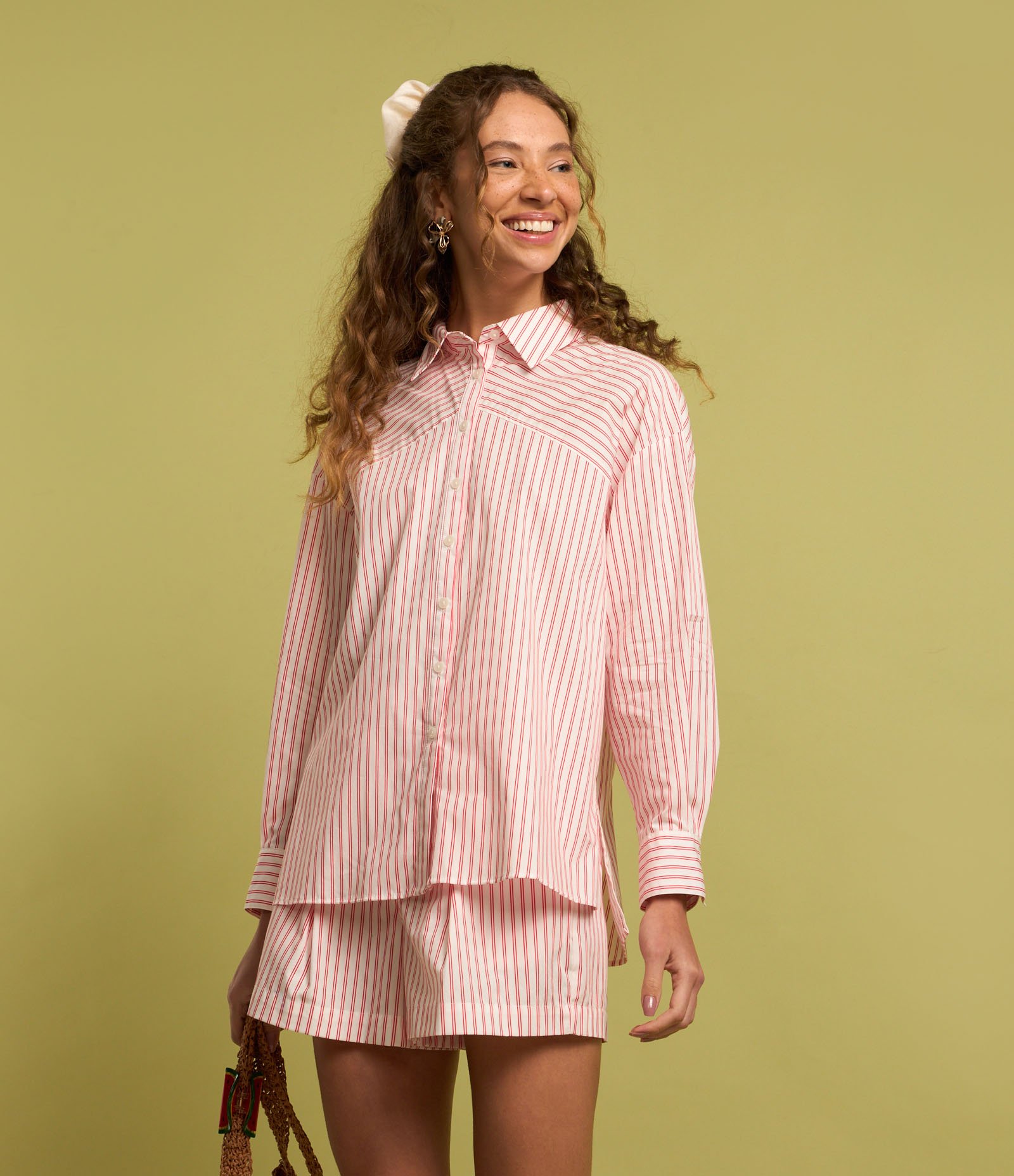 Camisa Oversized em Tricoline Listrada com Recorte nos Ombros 5