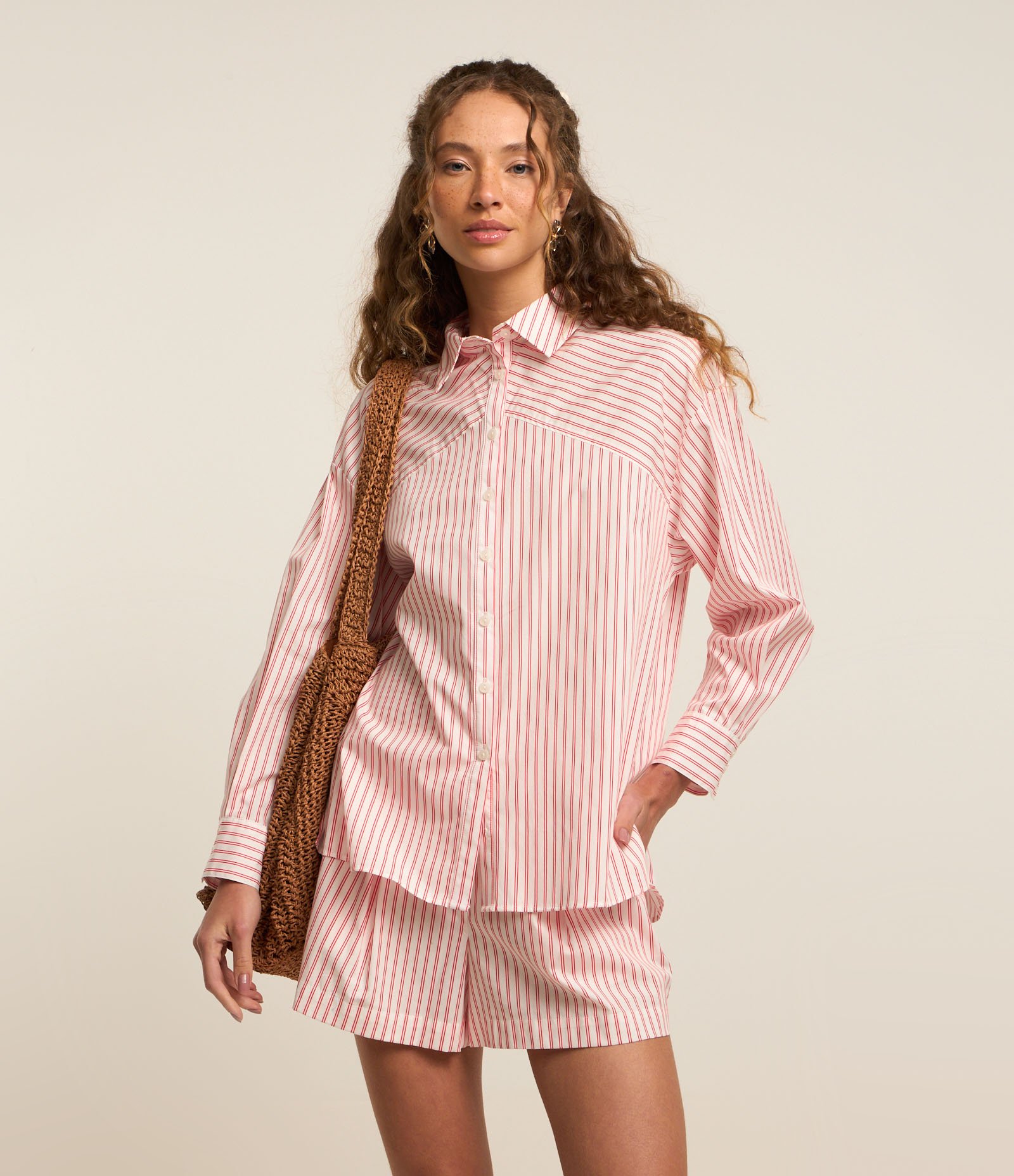 Camisa Oversized em Tricoline Listrada com Recorte nos Ombros 1