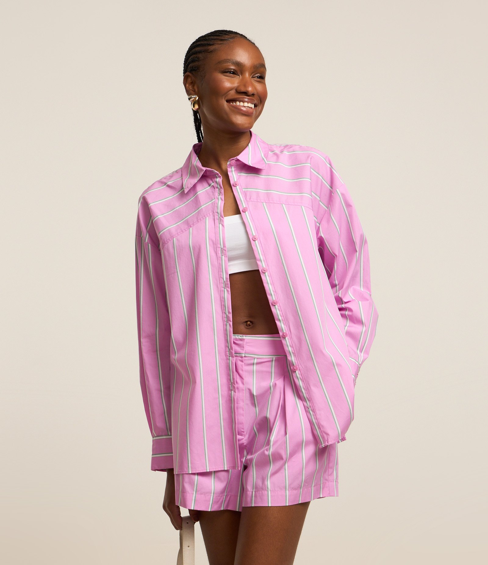 Camisa Oversized em Tricoline Listrada com Recorte nos Ombros 1