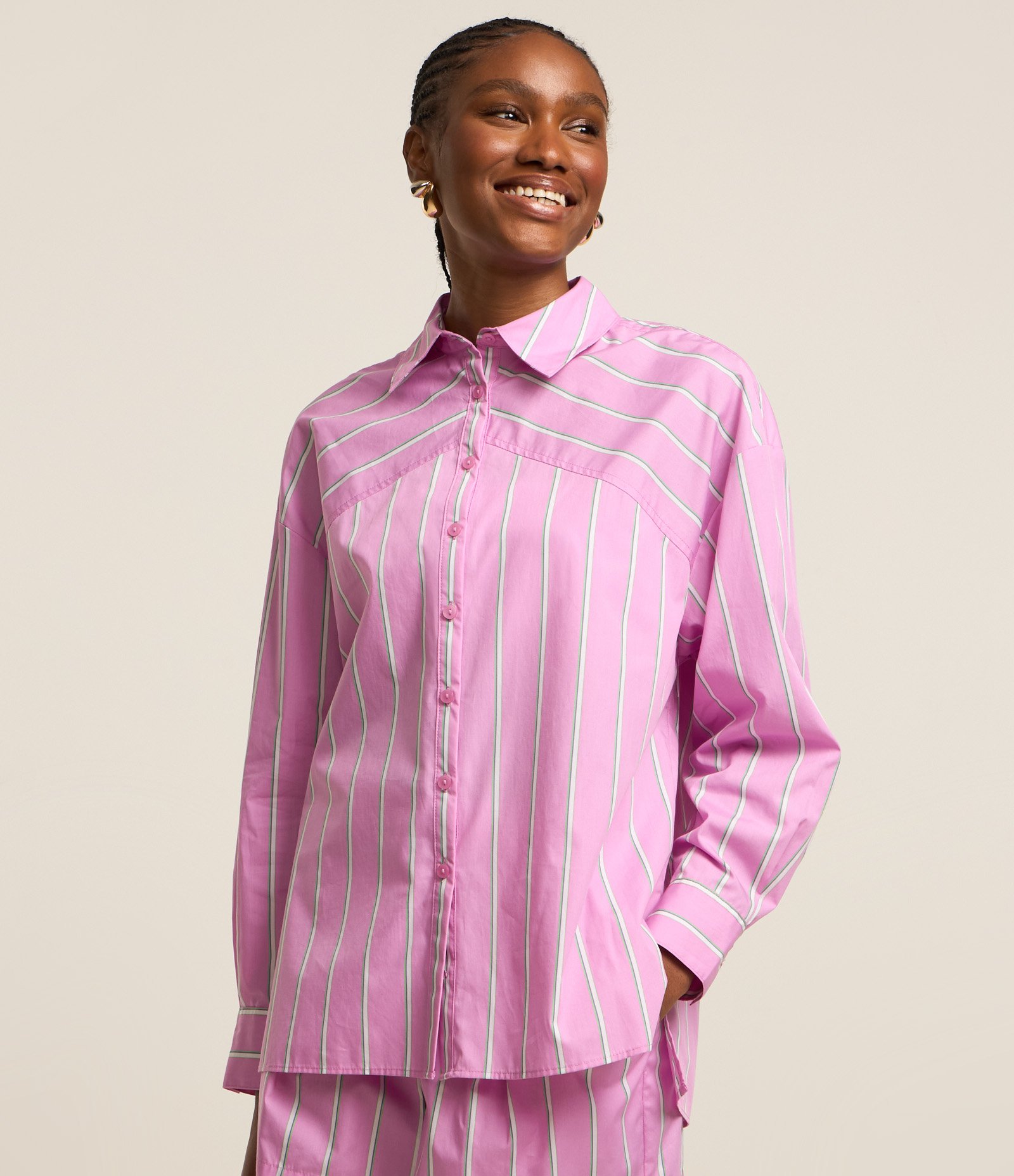 Camisa Oversized em Tricoline Listrada com Recorte nos Ombros 4