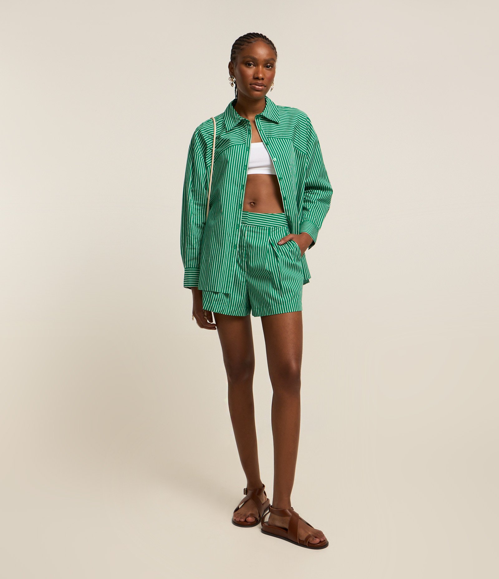 Short Regular em Tricoline com Listras e Pregas Verde 1
