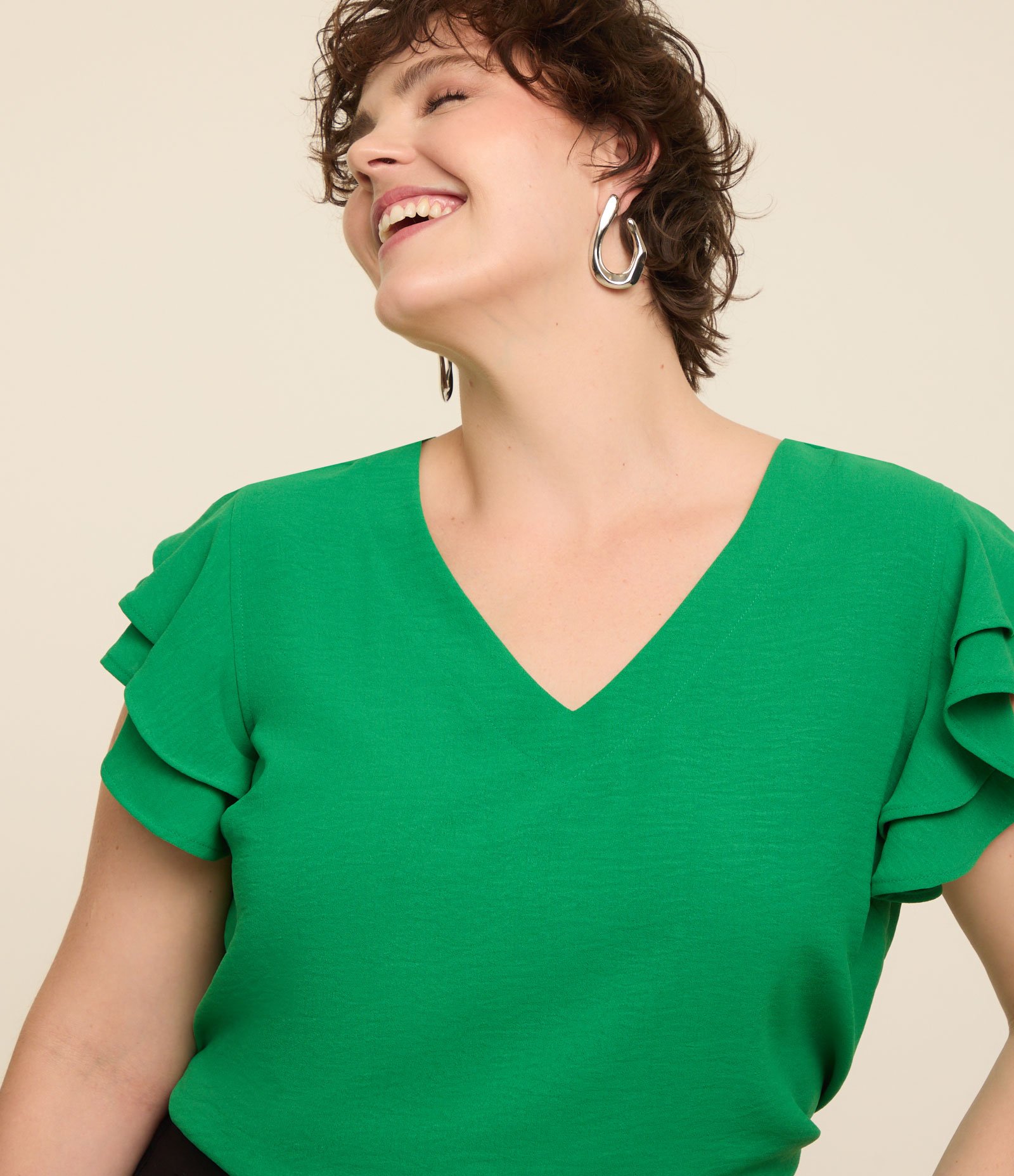 Blusa em Crepe com Babado Duplo no Ombro Curve & Plus Size Verde 3