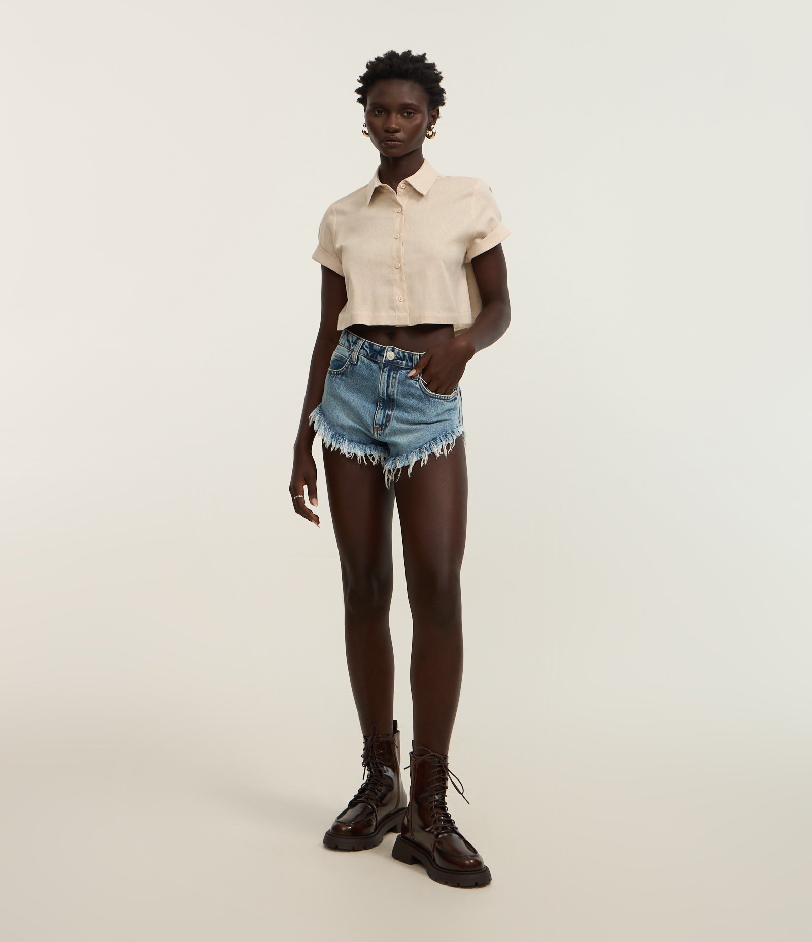 Short Curto em Jeans com Barra Desfiada Azul 1