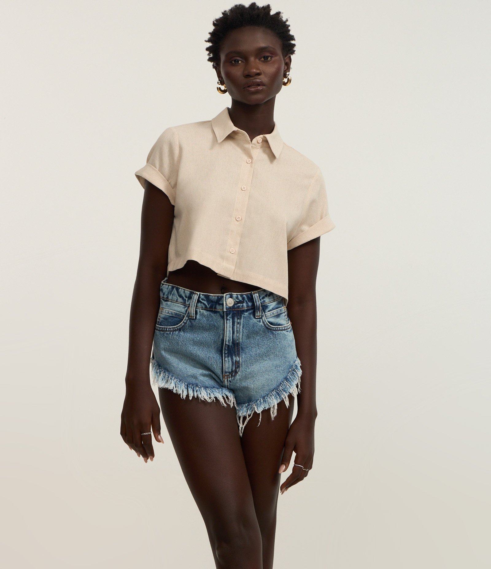 Short Curto em Jeans com Barra Desfiada Azul 2