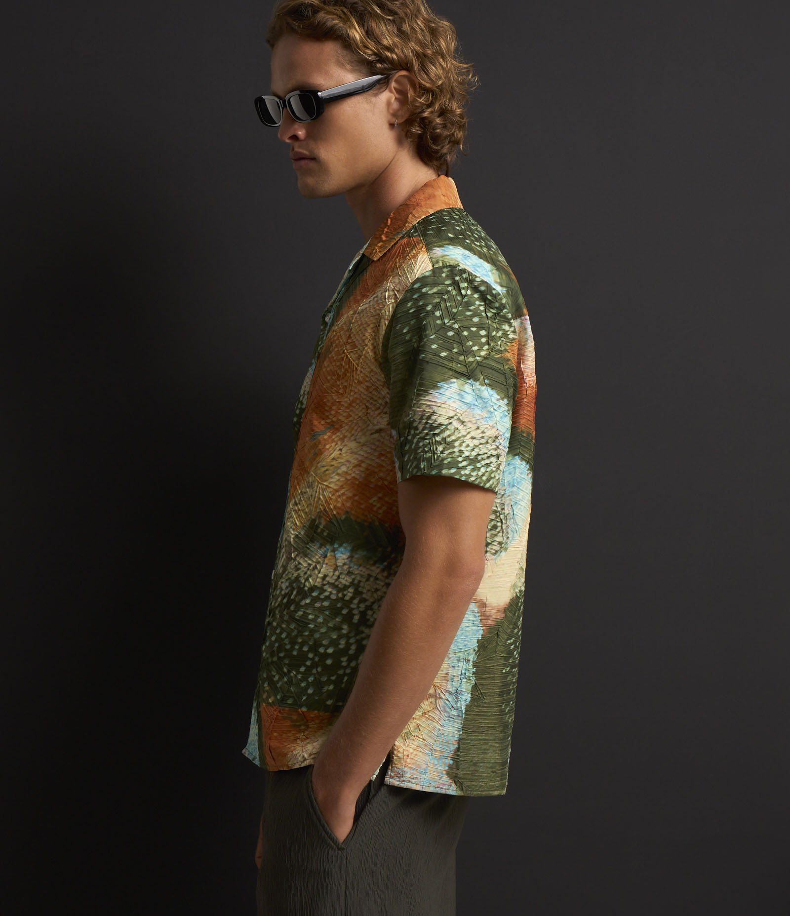 Camisa Comfort com Textura e Estampa de Penas de Pavão Verde/Laranja/Azul 6