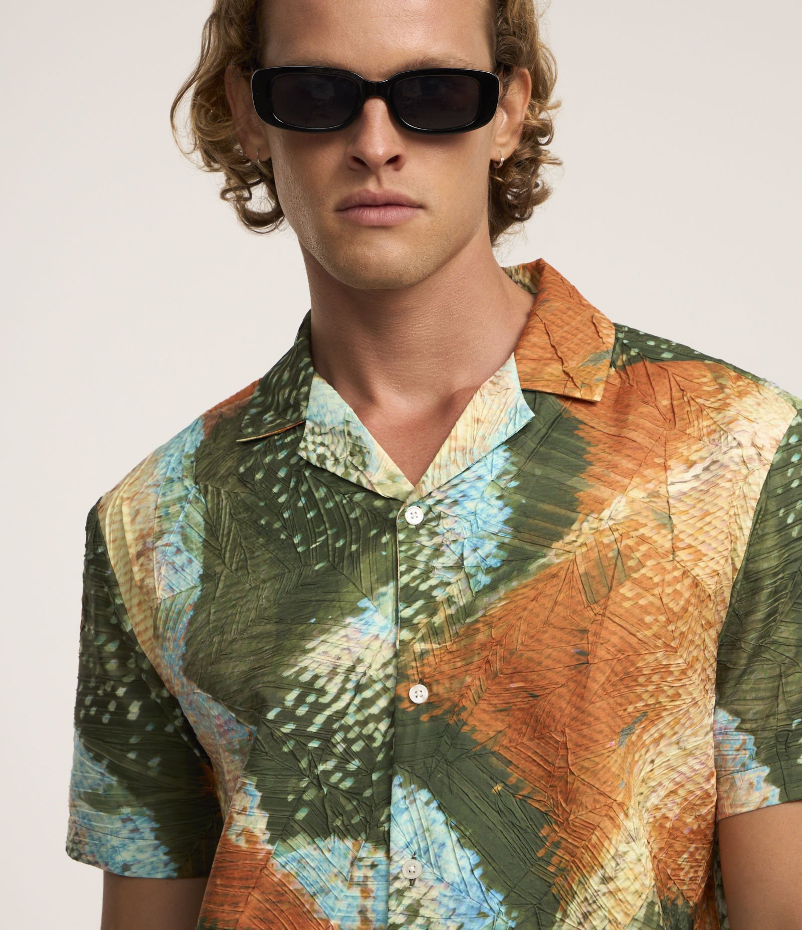 Camisa Comfort com Textura e Estampa de Penas de Pavão Verde/Laranja/Azul 3