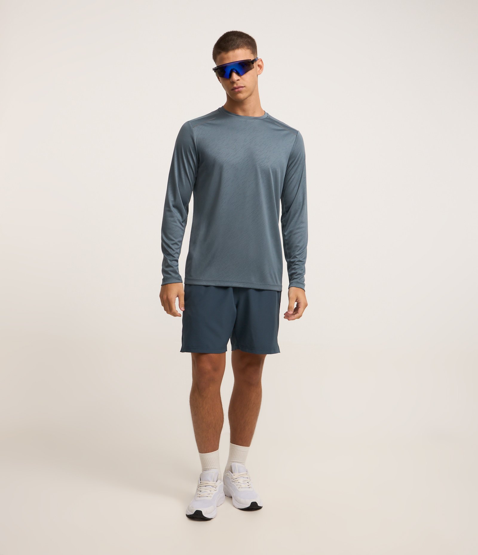 Camiseta Esportiva com Estampa Riscada com Proteção UV Cinza 2