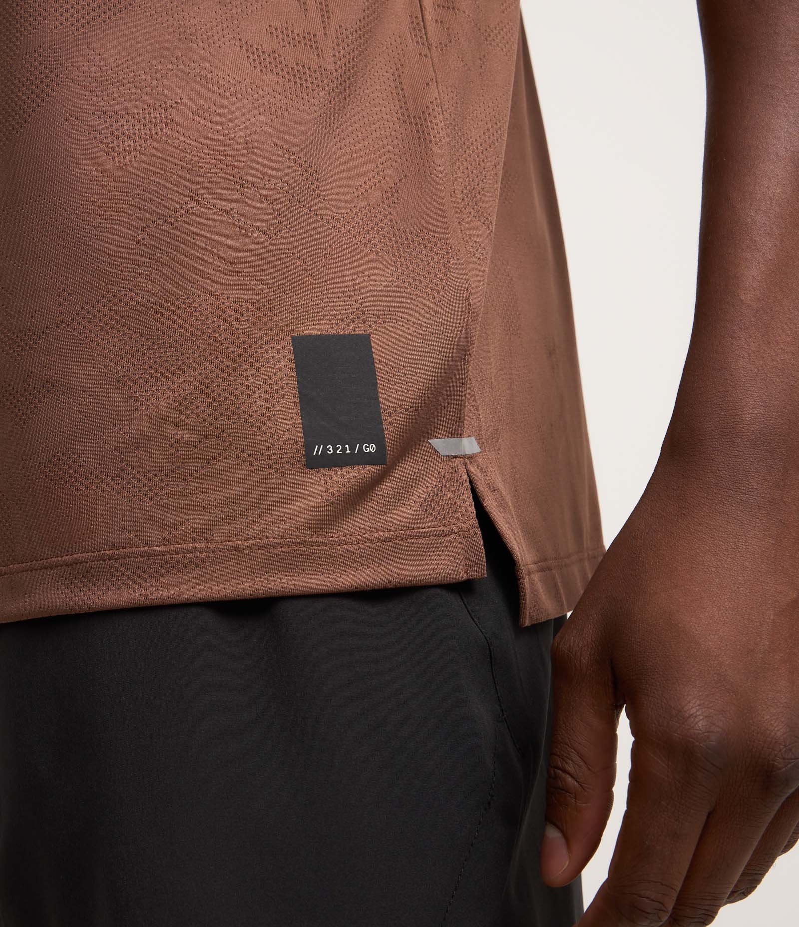 Camiseta Esportiva em Tecnologia Dry com Estampa Jacquard Marrom 3