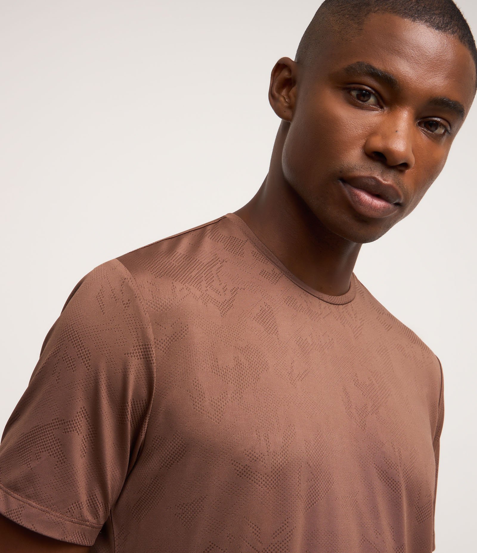 Camiseta Esportiva em Tecnologia Dry com Estampa Jacquard Marrom 4