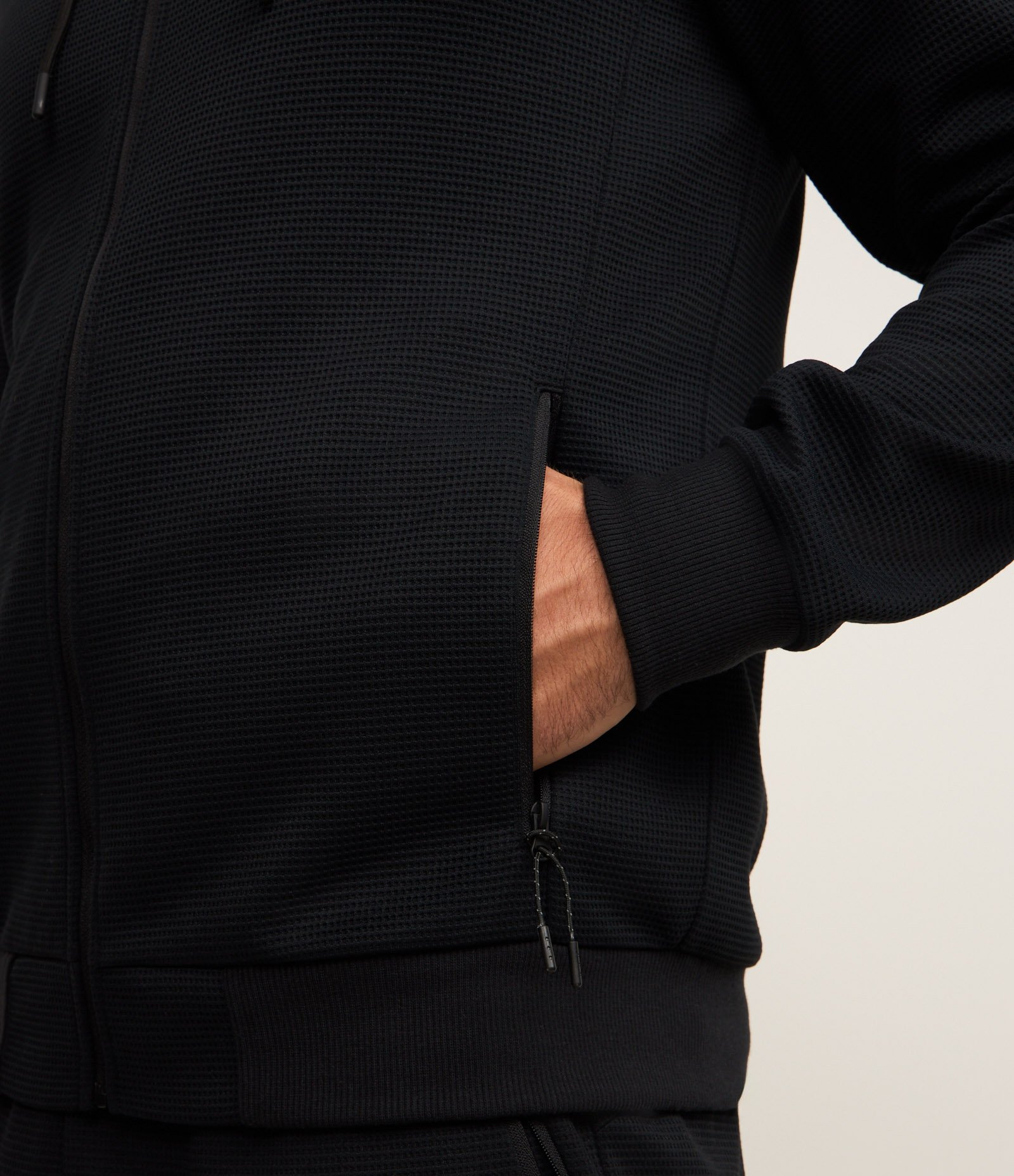 Casaco Esportivo Texturizado com Listra Refletiva e Gola com Capuz Preto 4