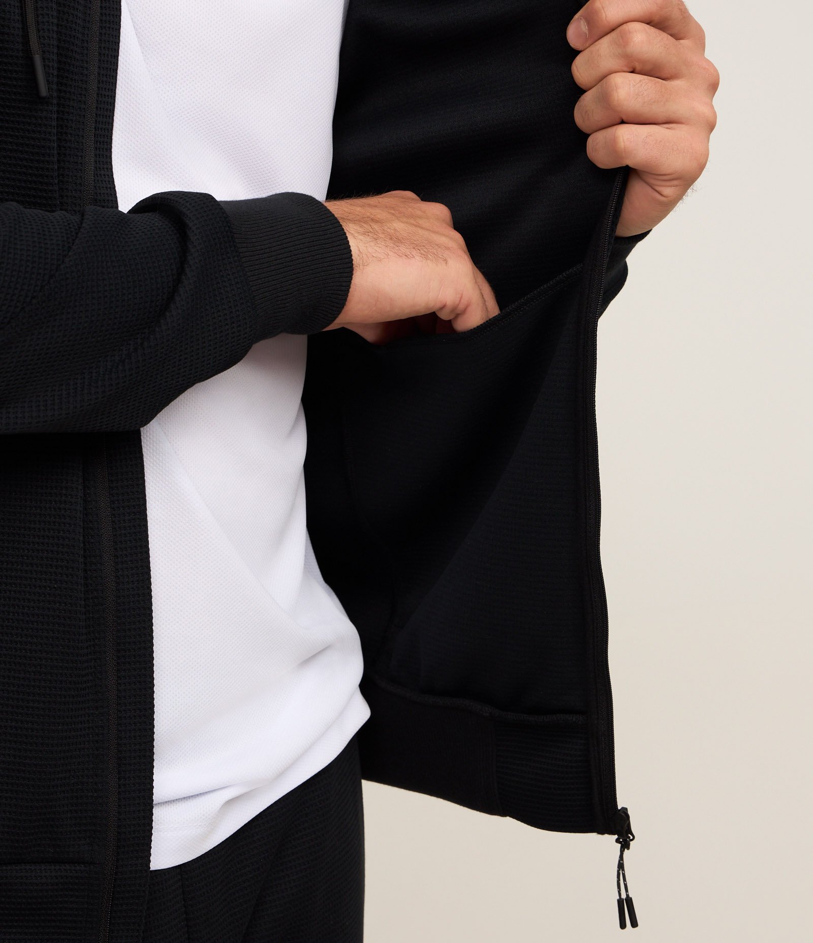 Casaco Esportivo Texturizado com Listra Refletiva e Gola com Capuz Preto 7