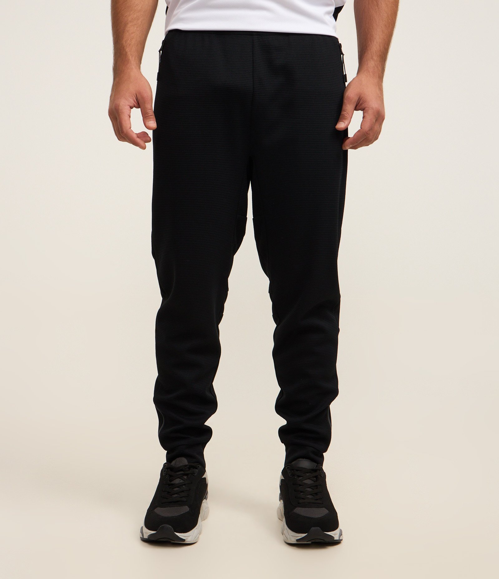 Calça Esportiva em Tecido Texturizado com Zíper nos Bolsos Preto 2