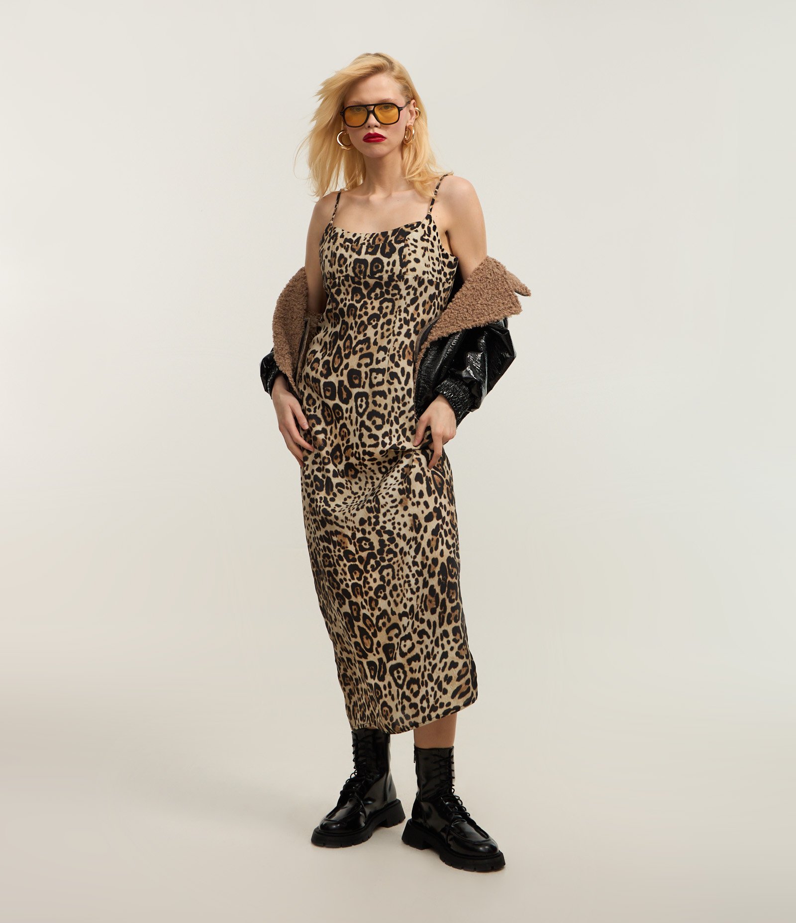 Vestido New Midi Acetinado com Estampa Animal Print Marrom 1