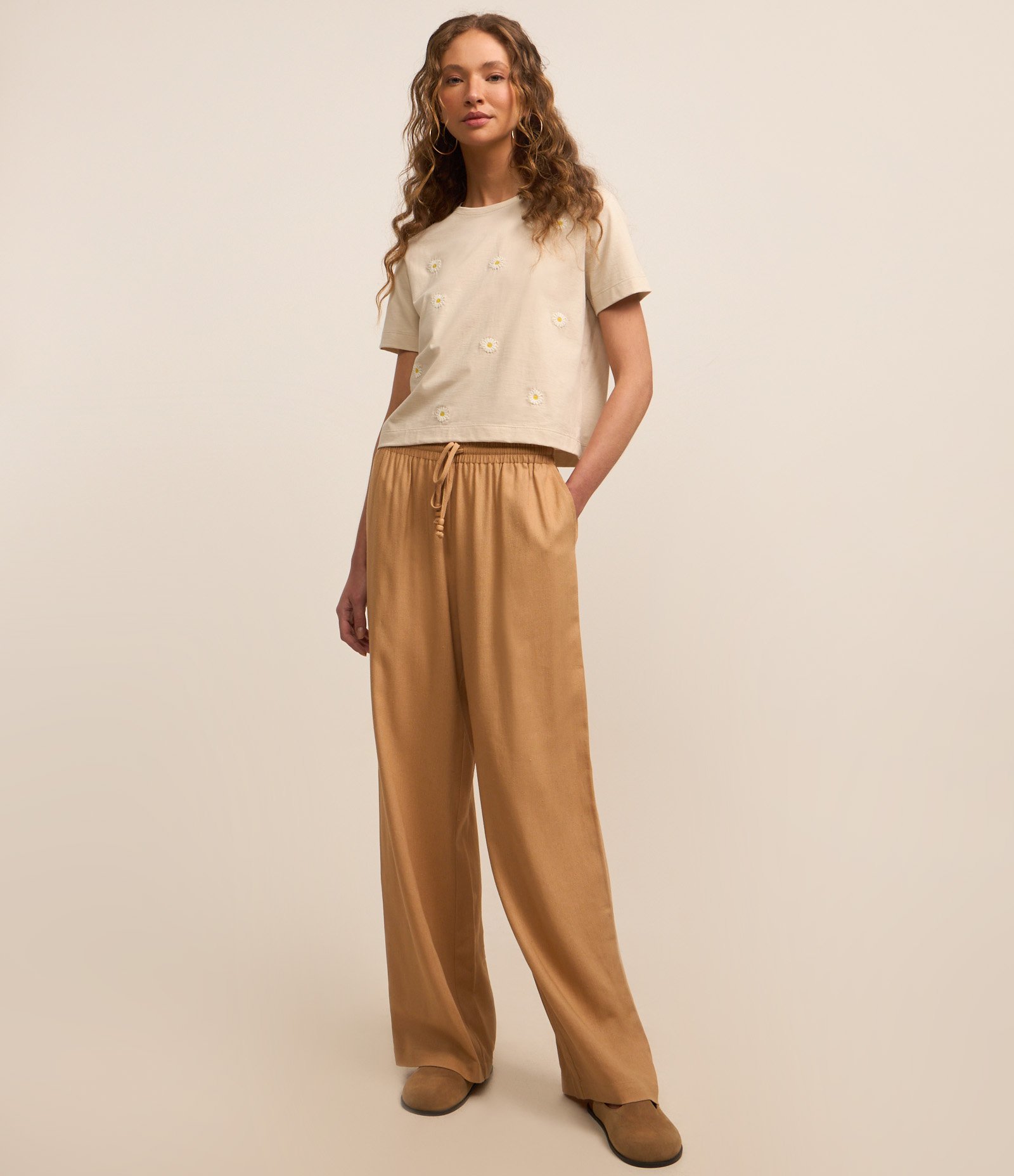 Blusa Baby Look em Algodão com Bordado de Margaridas Bege 2