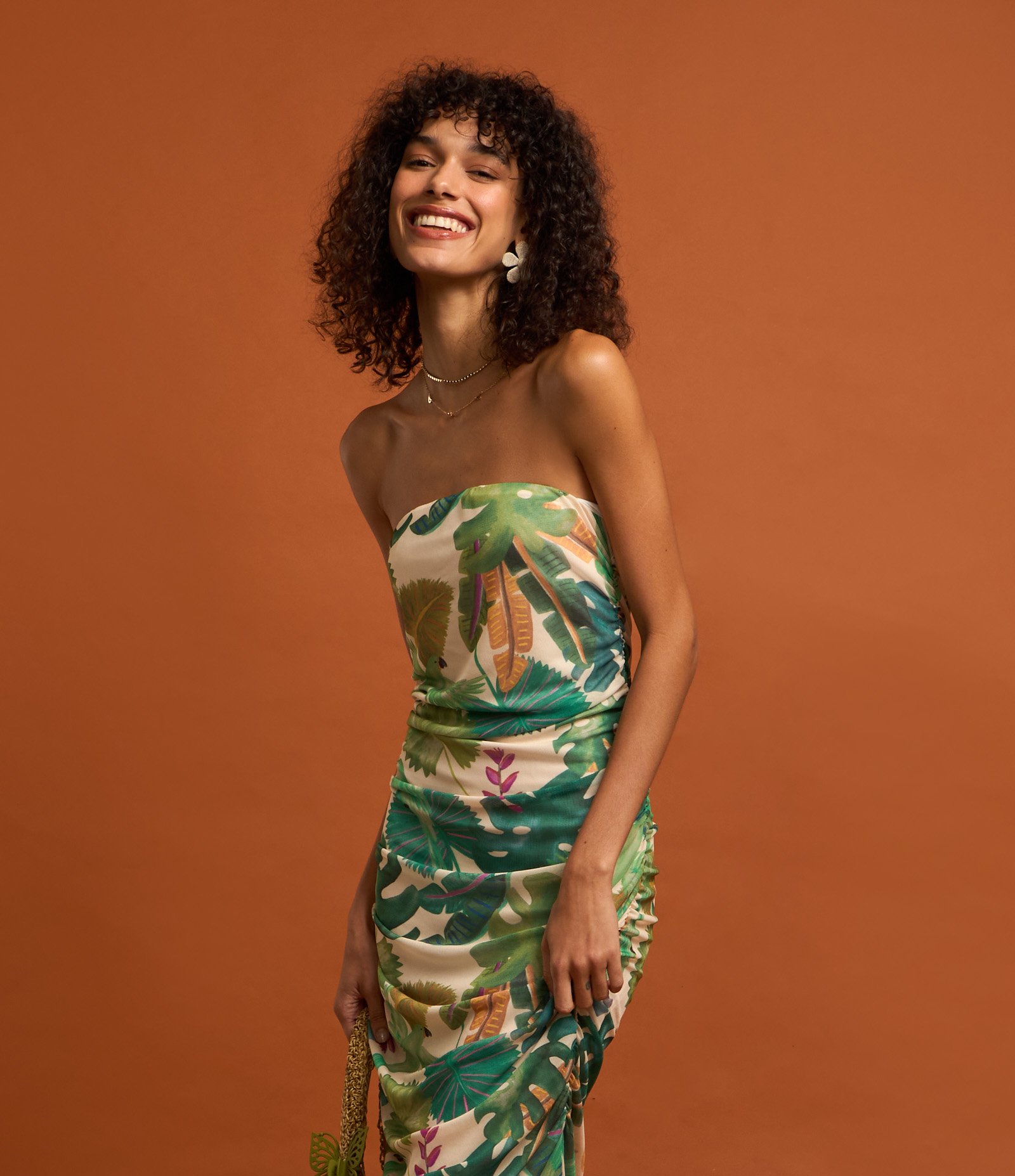 Vestido New Midi Tomara que Caia em Tule com Drapeado e Estampa Floral Multicores 3