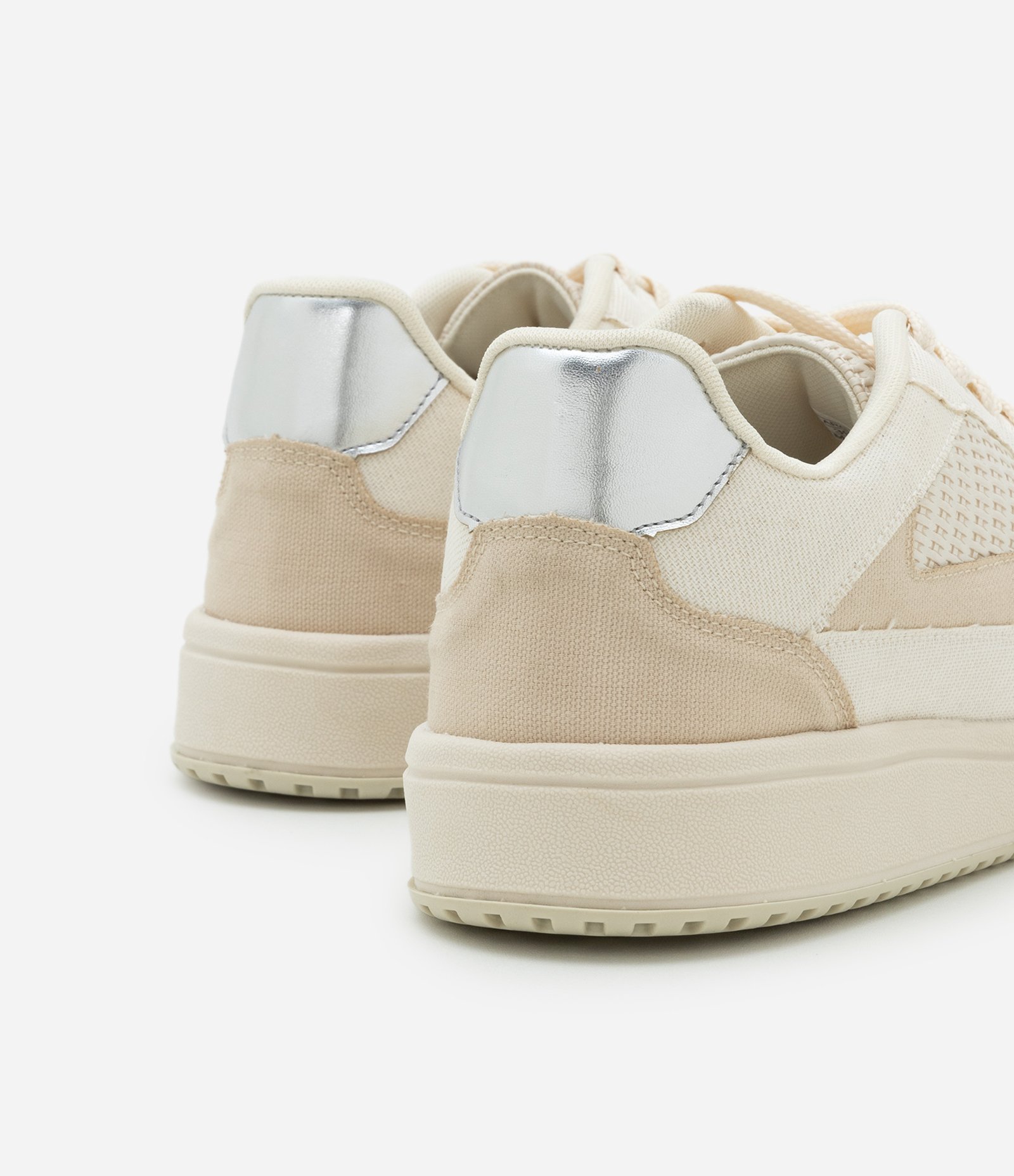 Tênis em PU com Detalhes em Mix de Recortes Off White 5