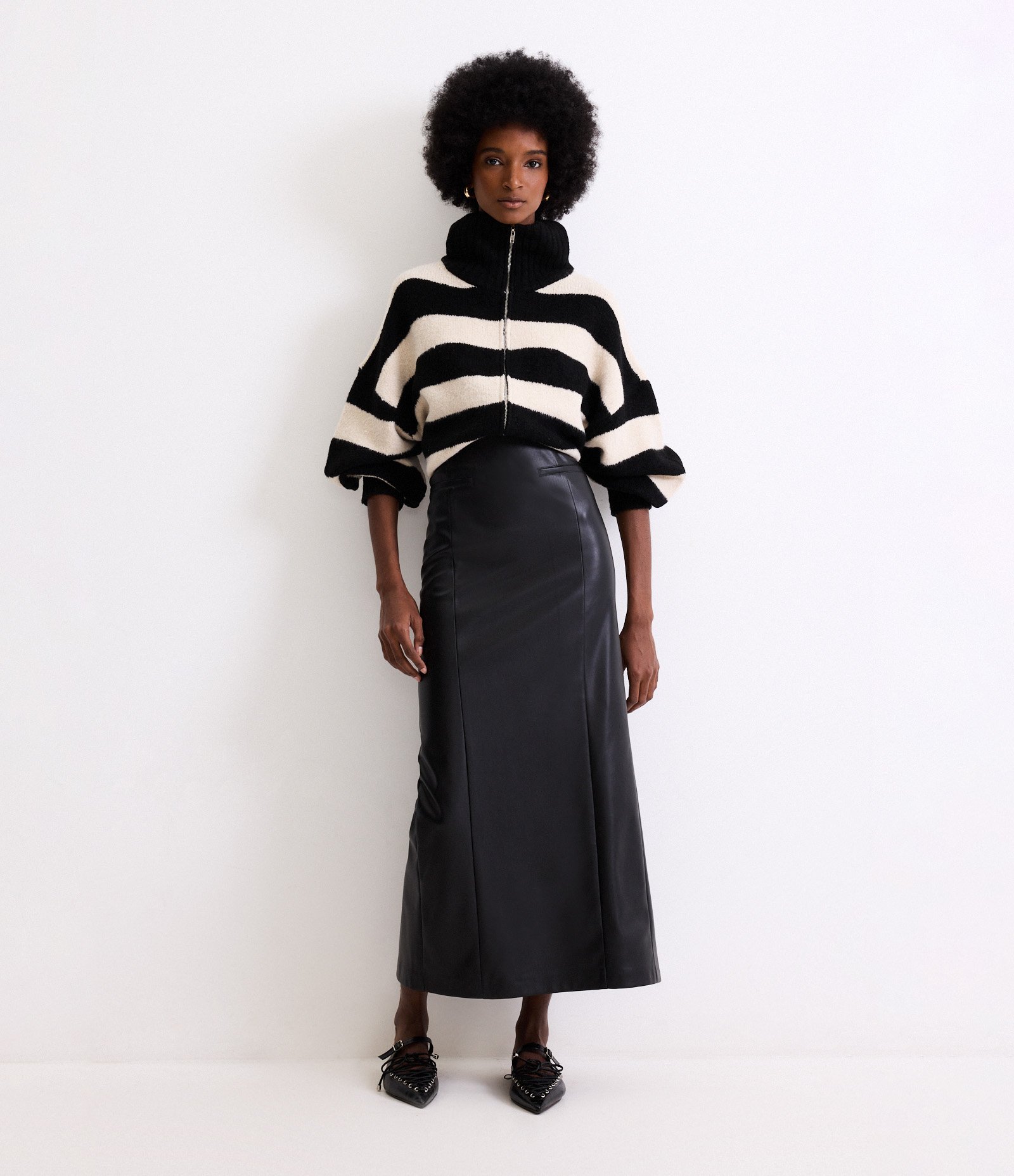 Saia Midi em PU com Fenda Traseira Preto 1