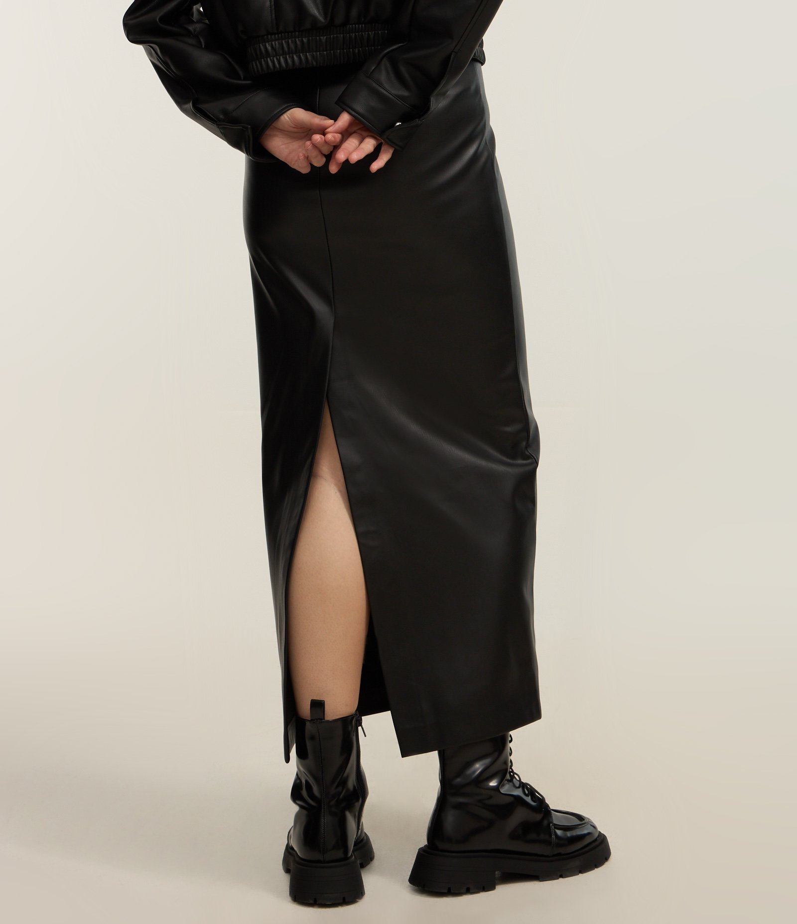 Saia Midi em PU com Fenda Traseira Preto 6