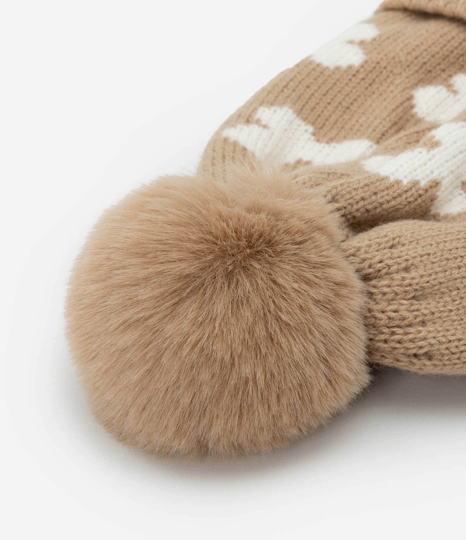 Gorro Infantil em Tricô com Estampa Corações e Pompom – Tam U Bege 3