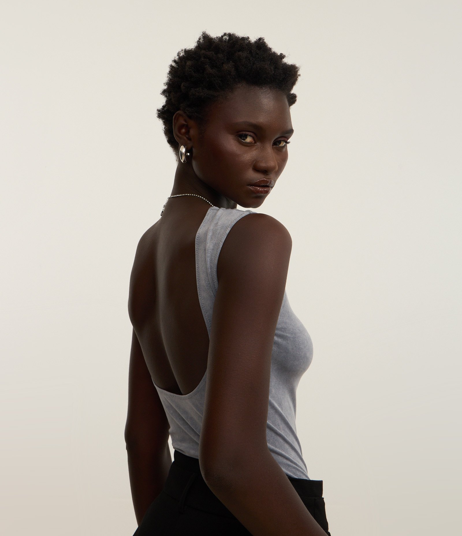 Body Seamless com Costas Abertas Cinza 1