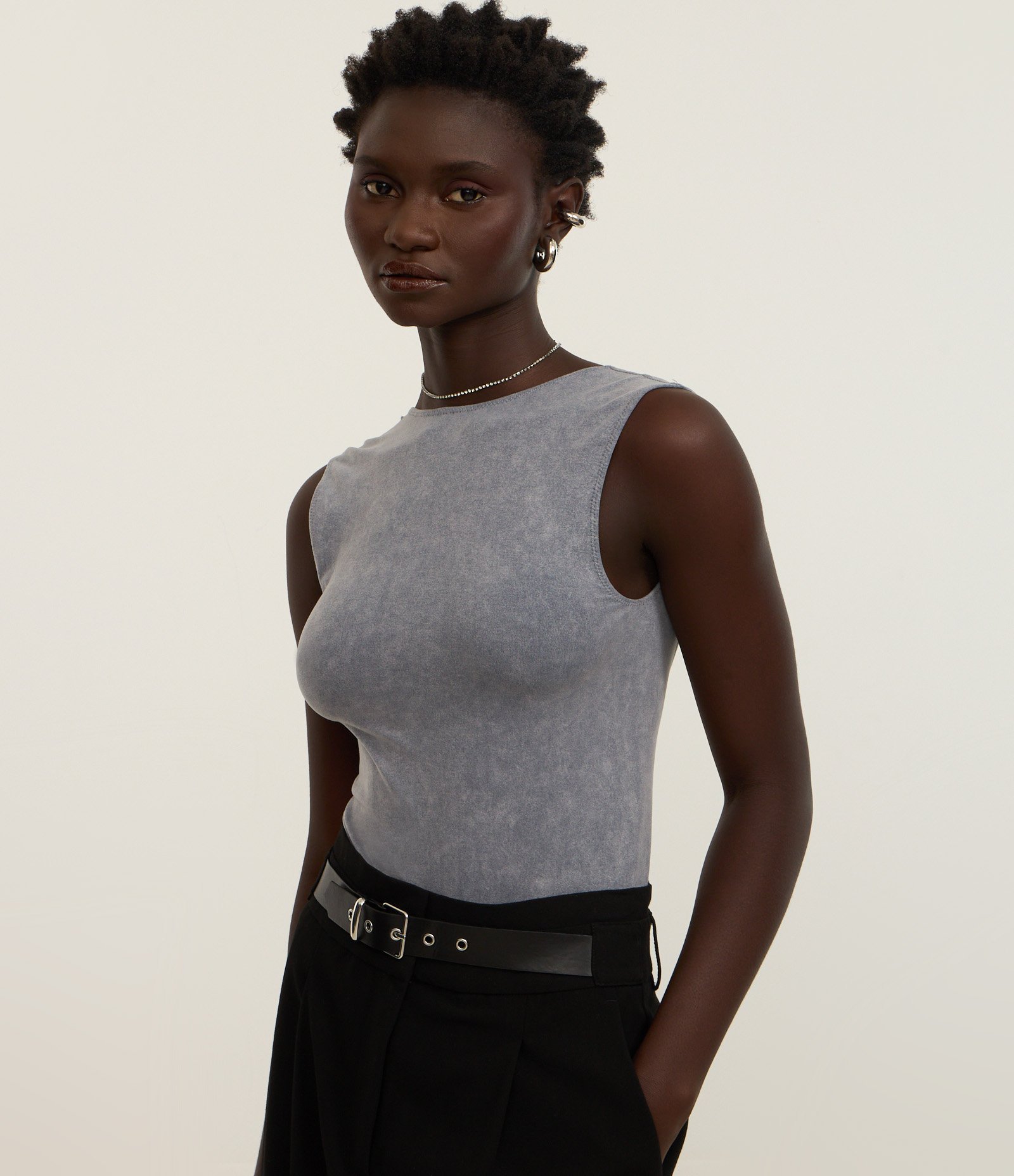 Body Seamless com Costas Abertas Cinza 3