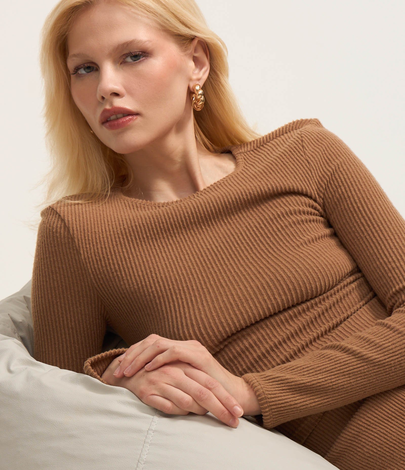 Blusa Texturizada em Malha Quentinha Marrom 4