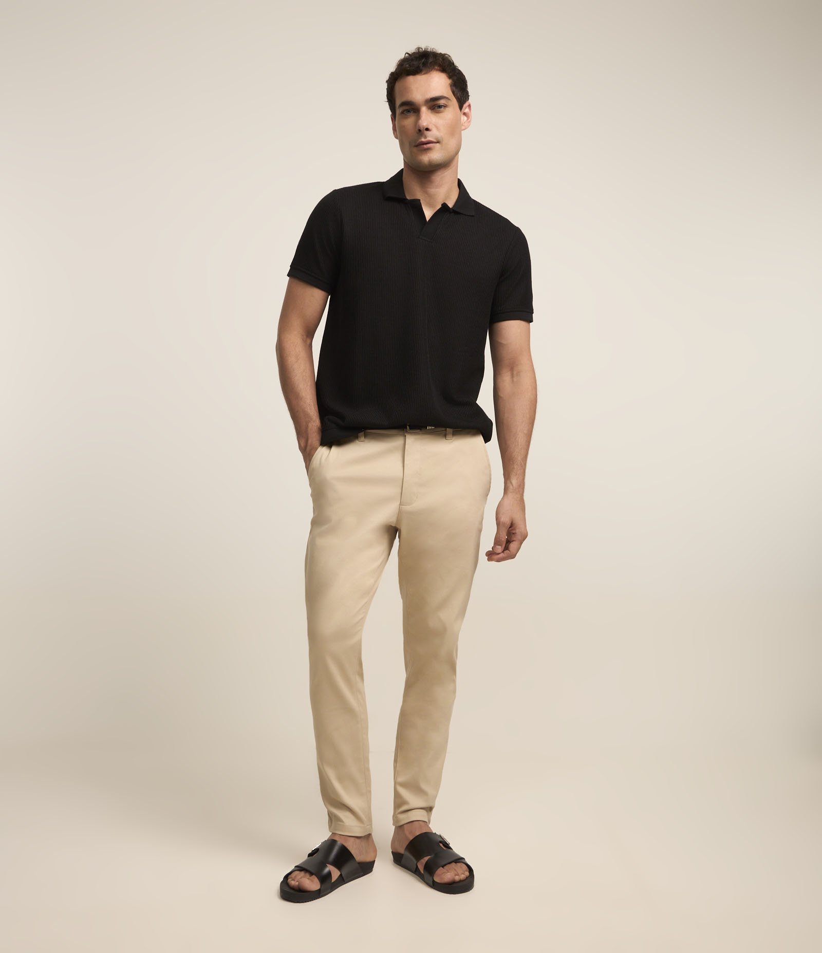 Calça Slim em Sarja Cós com Passantes e Bolso Bege 1