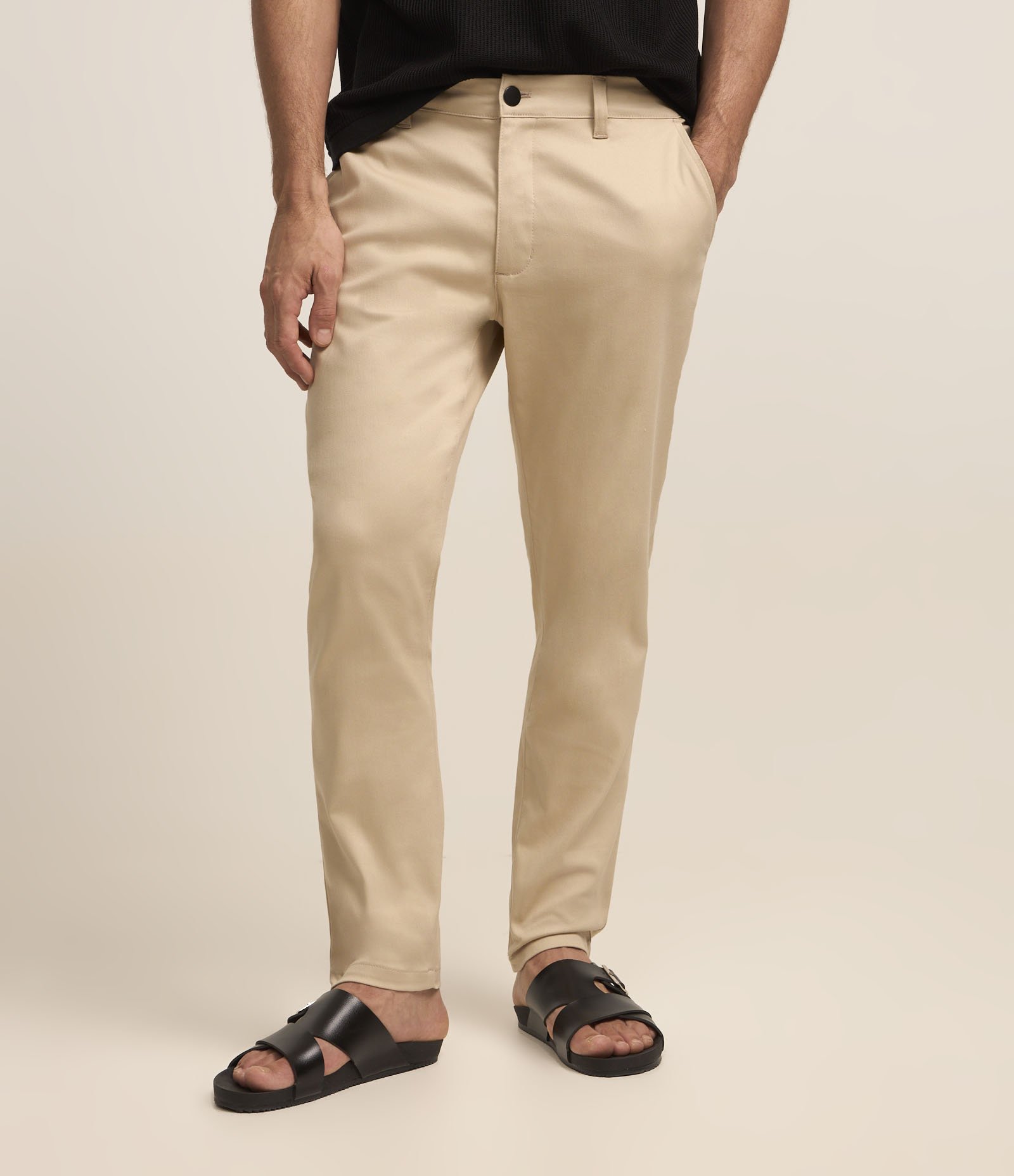 Calça Slim em Sarja Cós com Passantes e Bolso Bege 3