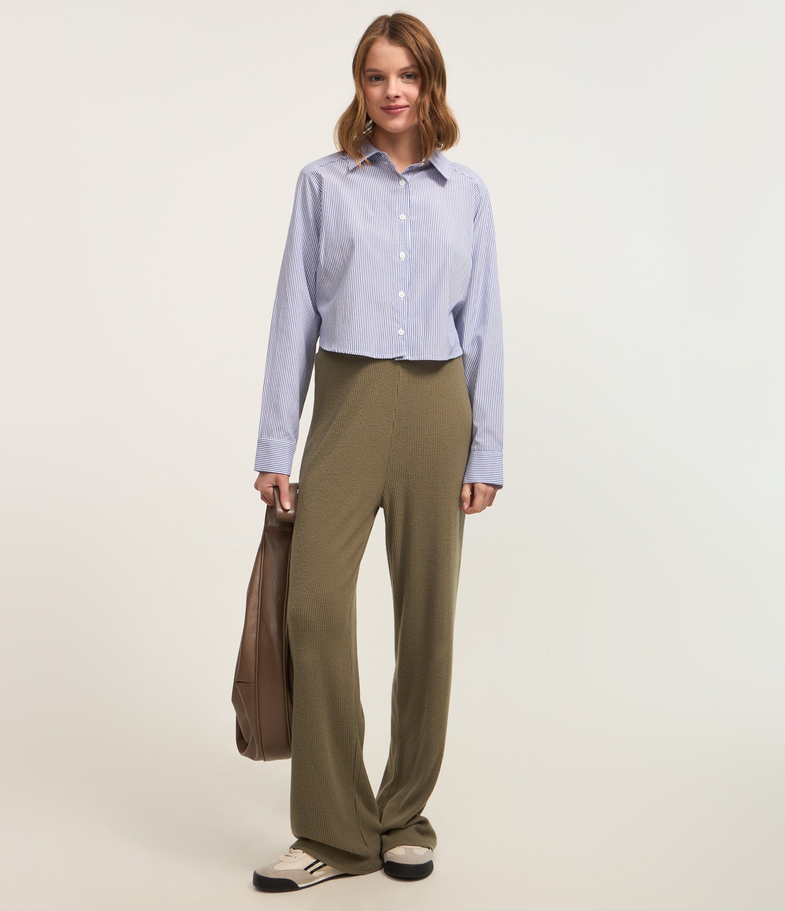 Calça Reta Texturizada com cós Fixo e Malha Quentinha Verde 1