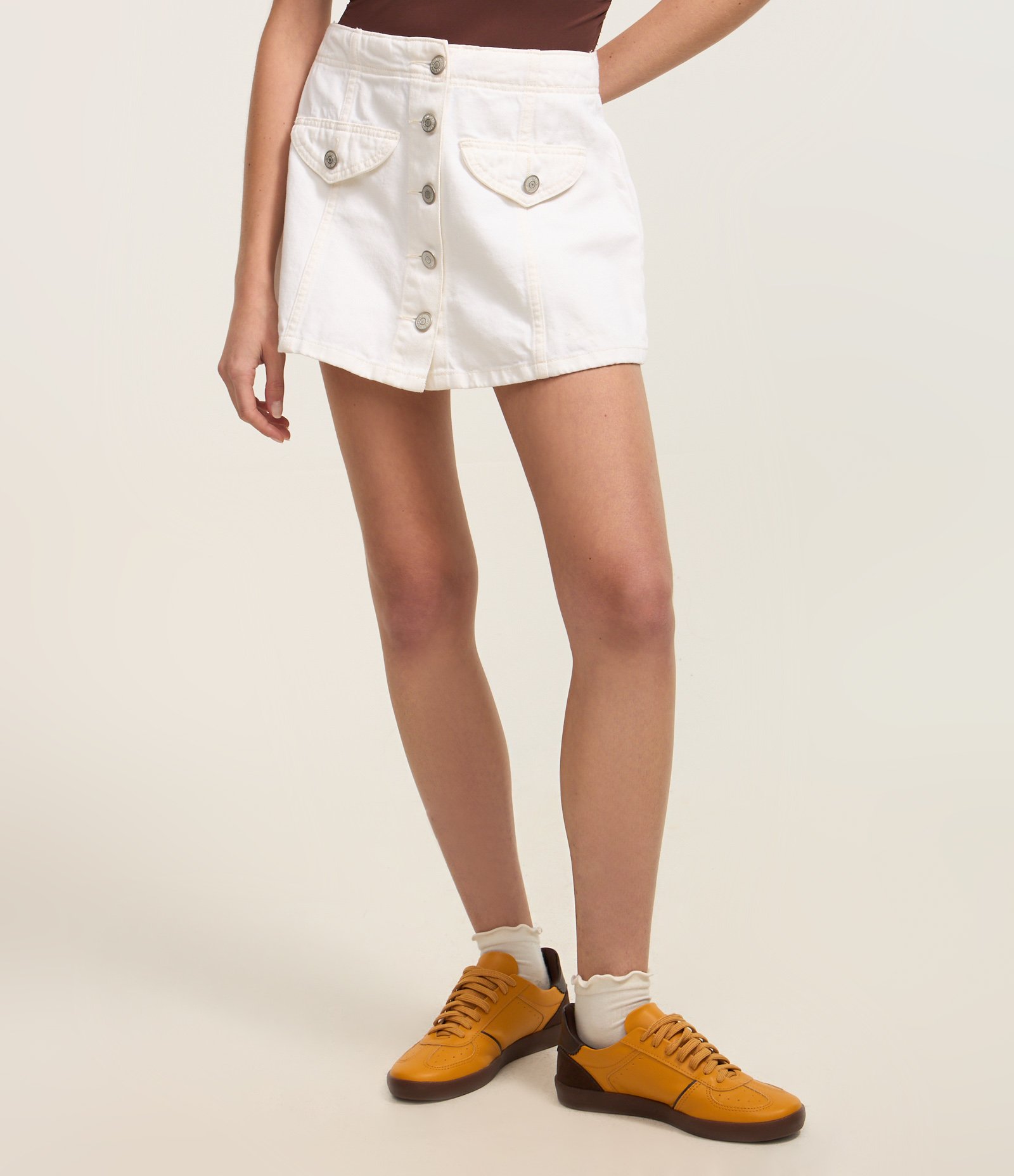 Short Saia em Sarja com Botões e Bolso Acessório Branco 3