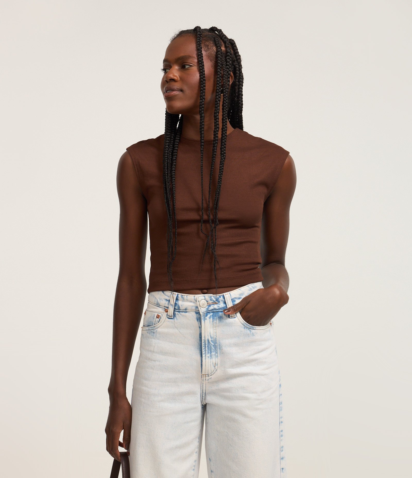 Blusa sem Manga em Ribana com Textura Caneladinha Marrom 1