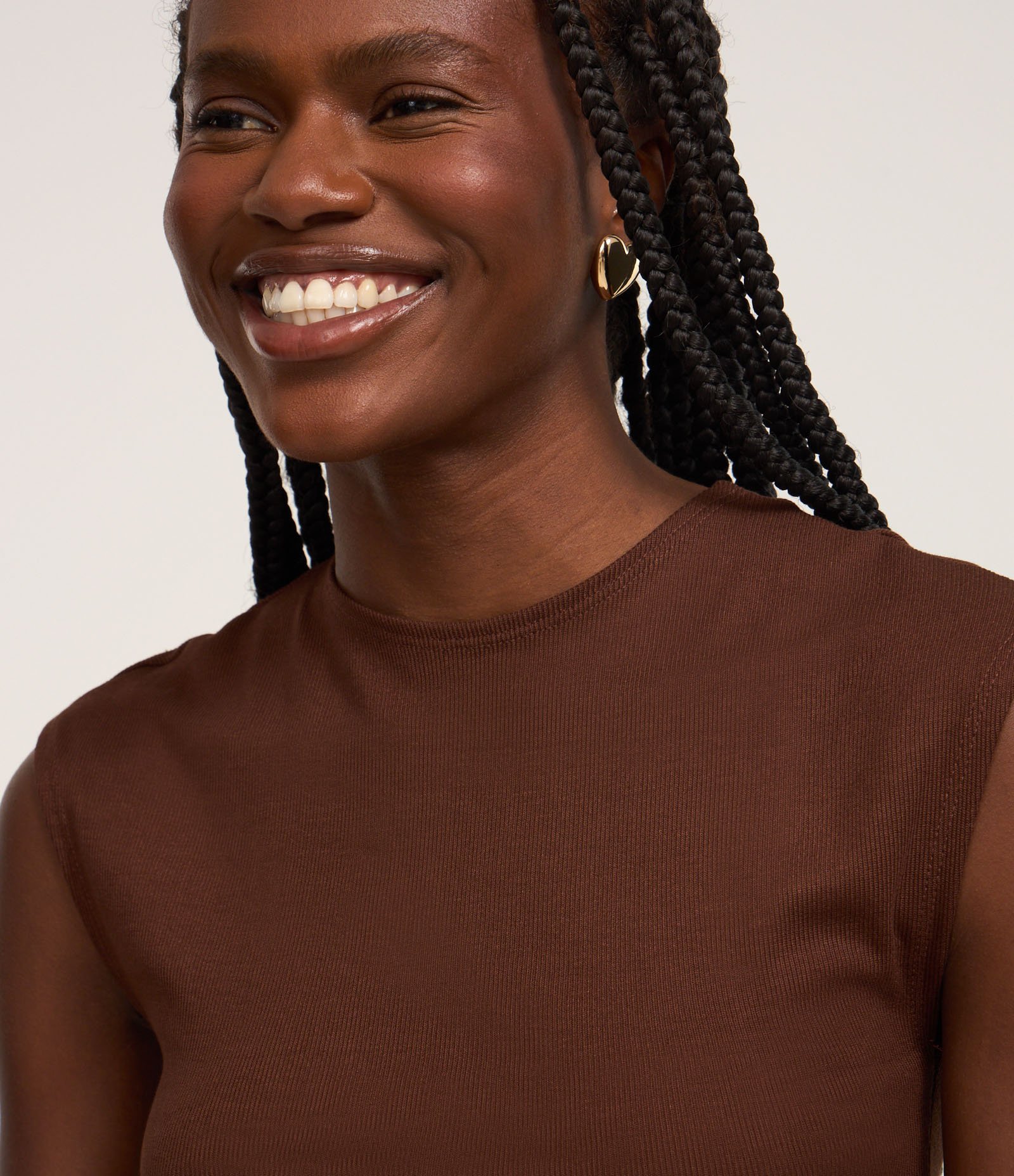 Blusa sem Manga em Ribana com Textura Caneladinha Marrom 3