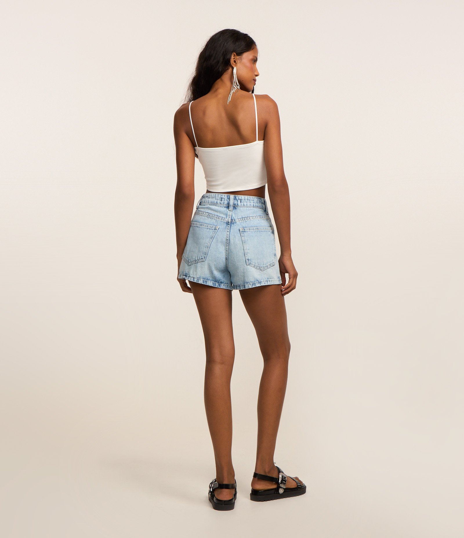 Short Slim em Jeans com Ondinhas de Brilhos Azul 5