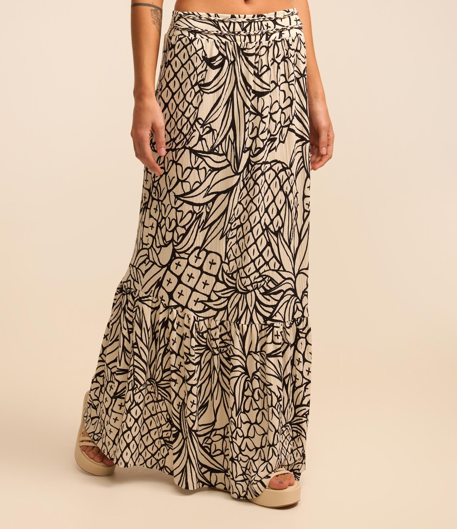 Saia New Midi Evasê Texturizada de Abacaxi Off White/Preto 3