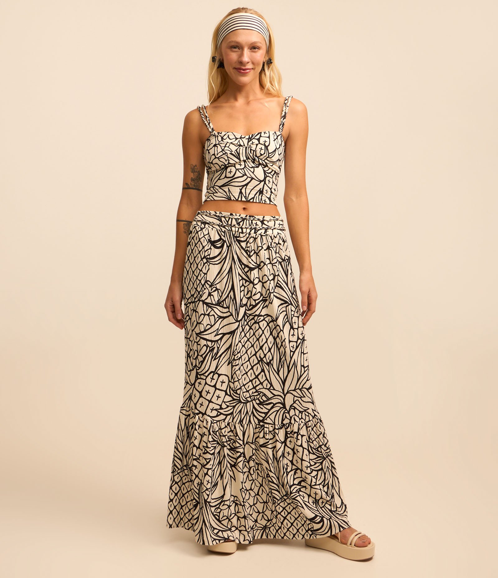 Saia New Midi Evasê Texturizada de Abacaxi Off White/Preto 5