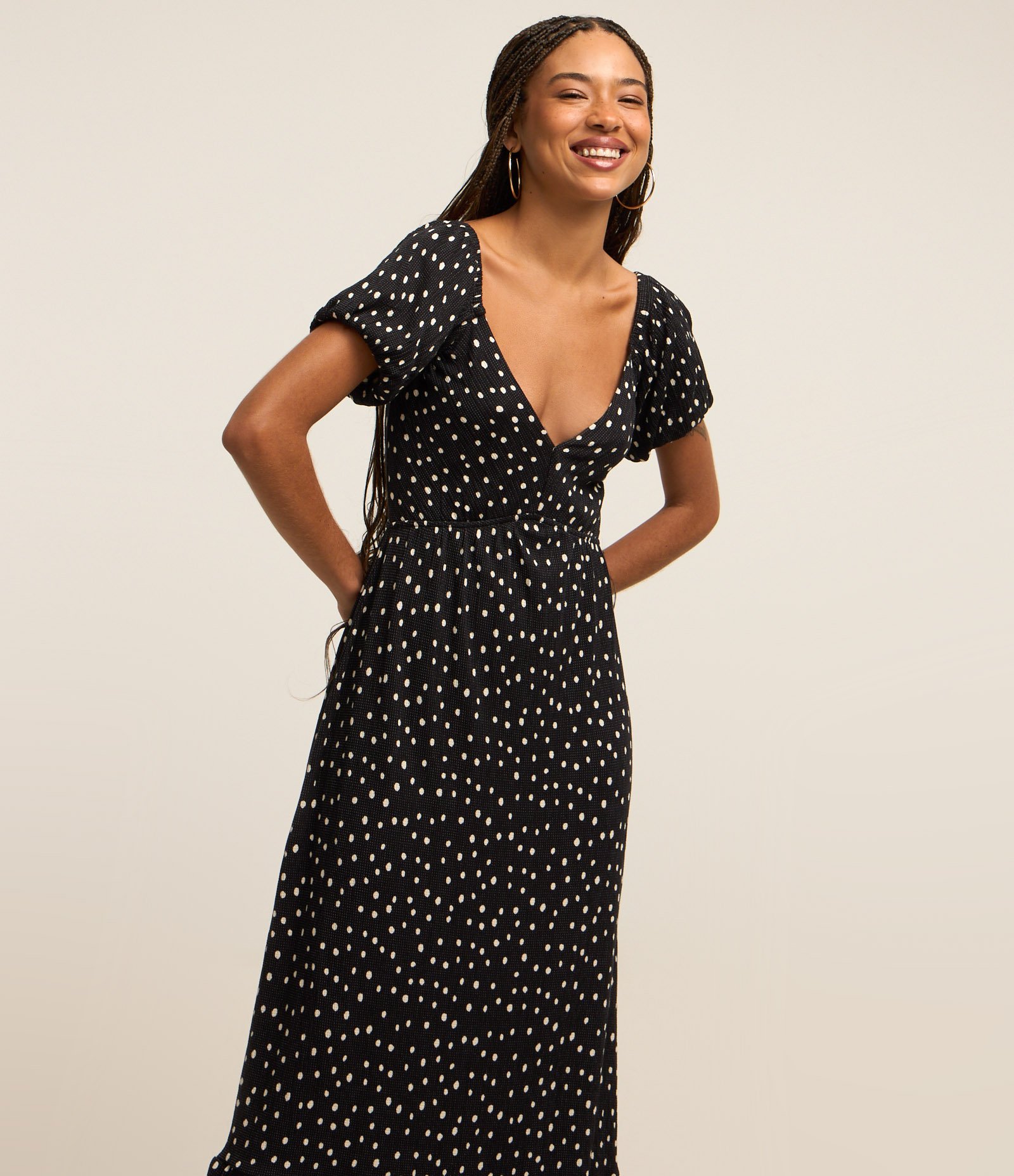 Vestido New Midi Texturizado com Estampa Poá Preto 2